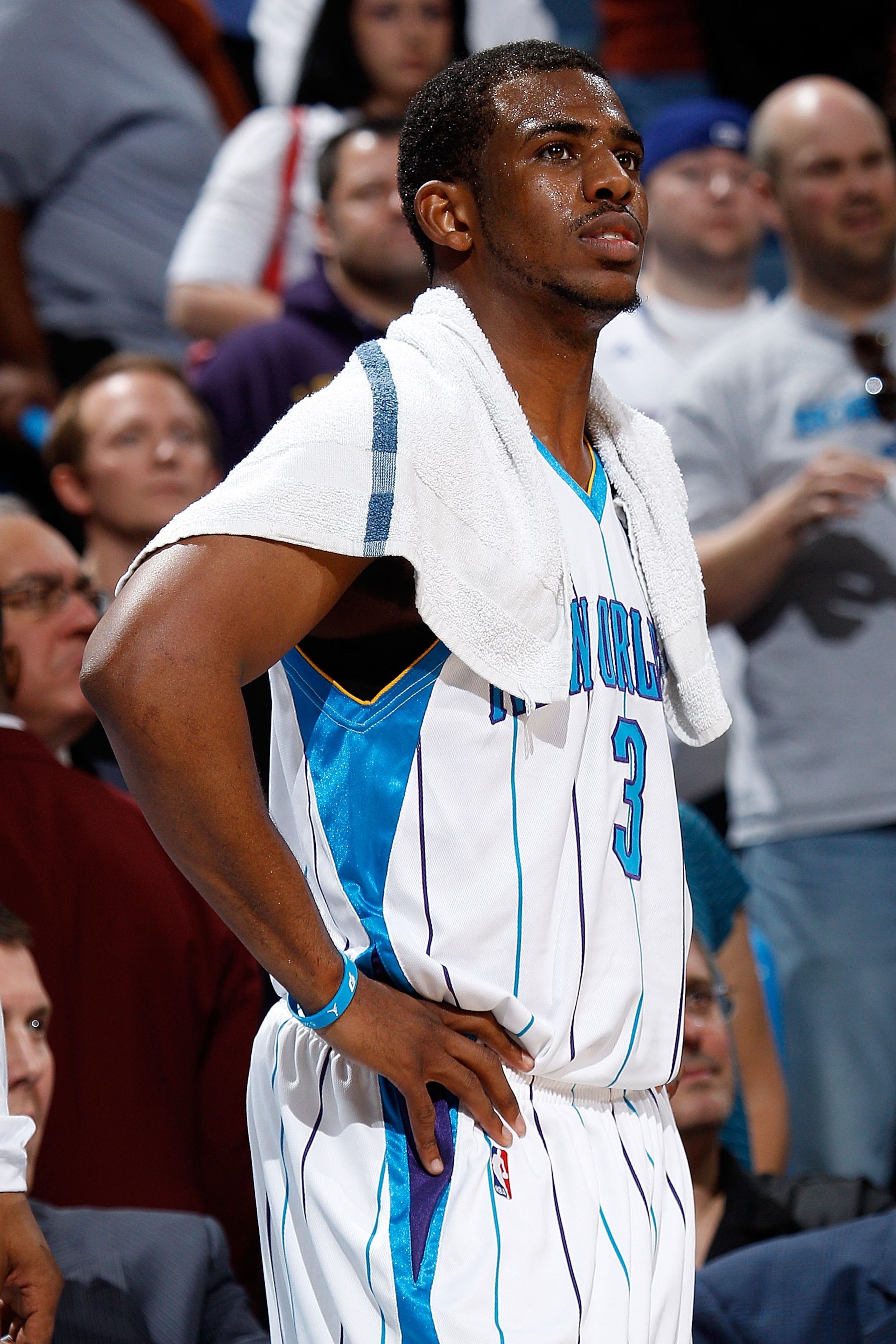 NEW ORLEANS - MARCH 22: Chris Paul #3 of the New Orleans Hornets during the game against the Dallas Mavericks at the New Orleans Arena on March 22, 2010 in New Orleans, Louisiana. NOTE TO USER: User expressly acknowledges and agrees that, by downloading NEW ORLEANS - MARCH 22: Chris Paul #3 of the New Orleans Hornets during the game against the Dallas Mavericks at the New Orleans Arena on March 22, 2010 in New Orleans, Louisiana. NOTE TO USER: User expressly acknowledges and agrees that, by downloading