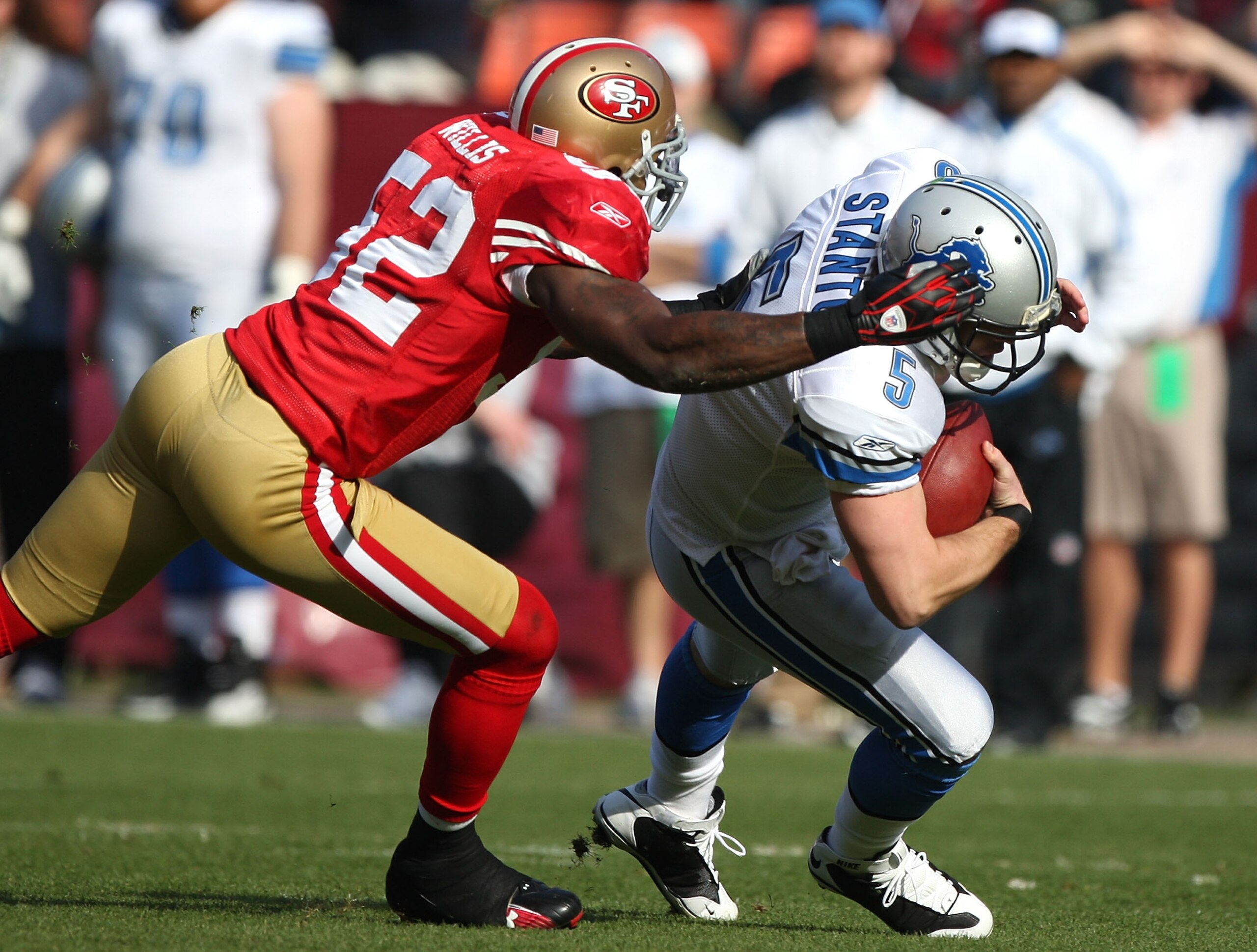 SAN FRANCISCO - DECEMBER 27:  Patrick Willis #52 of the San Francisco 49ers tackles quarterback Drew Stanton #5 of the Detroit Lions during an NFL game at Candlestick Park on December 27, 2009 in San Francisco, California.  (Photo by Jed Jacobsohn/Getty I