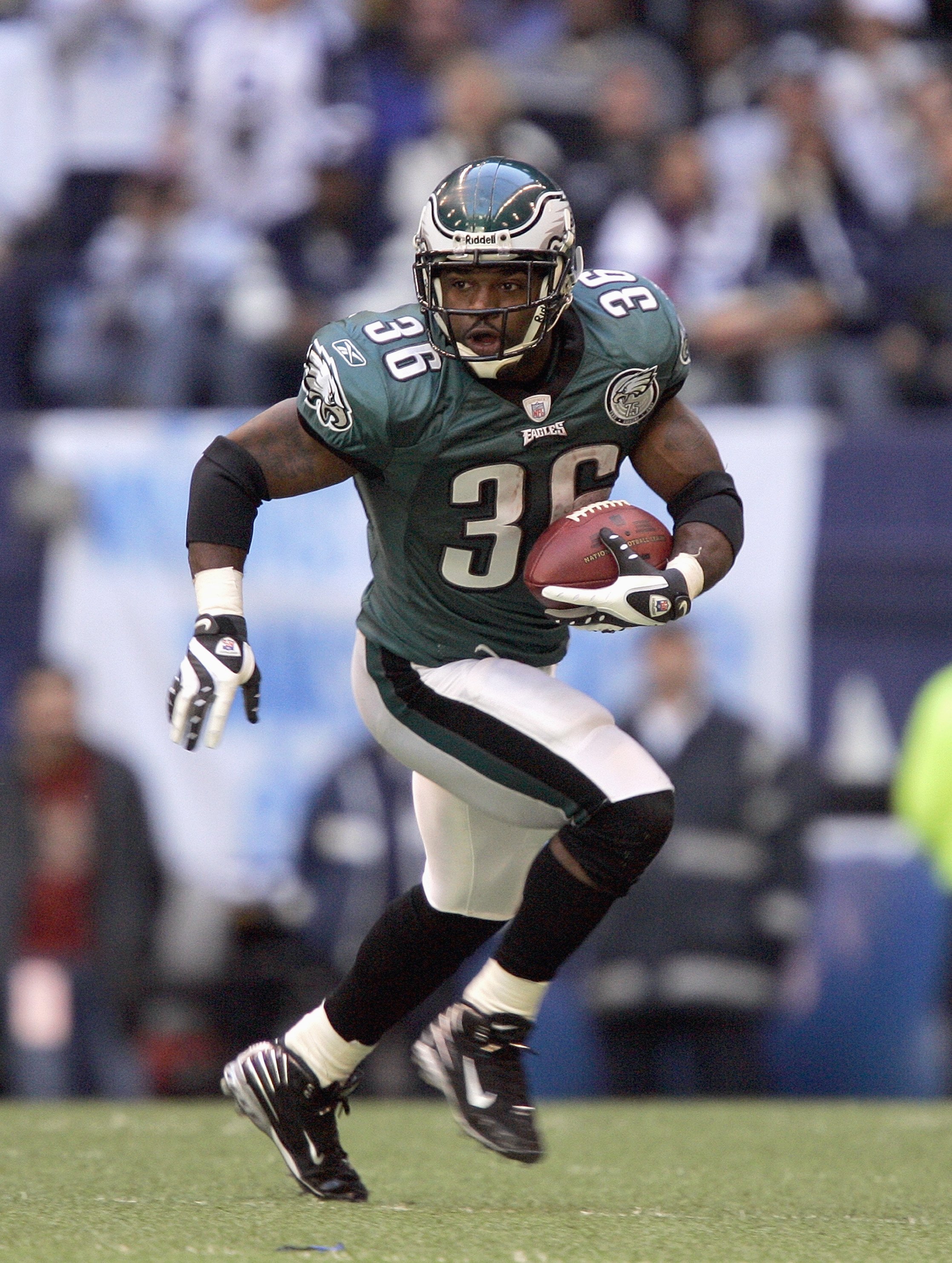 DALLAS - DECEMBER 16: Brian Westbrook #36 of the Philadelphia Eagles carries the ball during the game the against the Dallas Cowboys at Texas Stadium December 16, 2007 in Dallas, Texas. The Eagles won 10-6. (Photo by Brian Bahr/Getty Images)