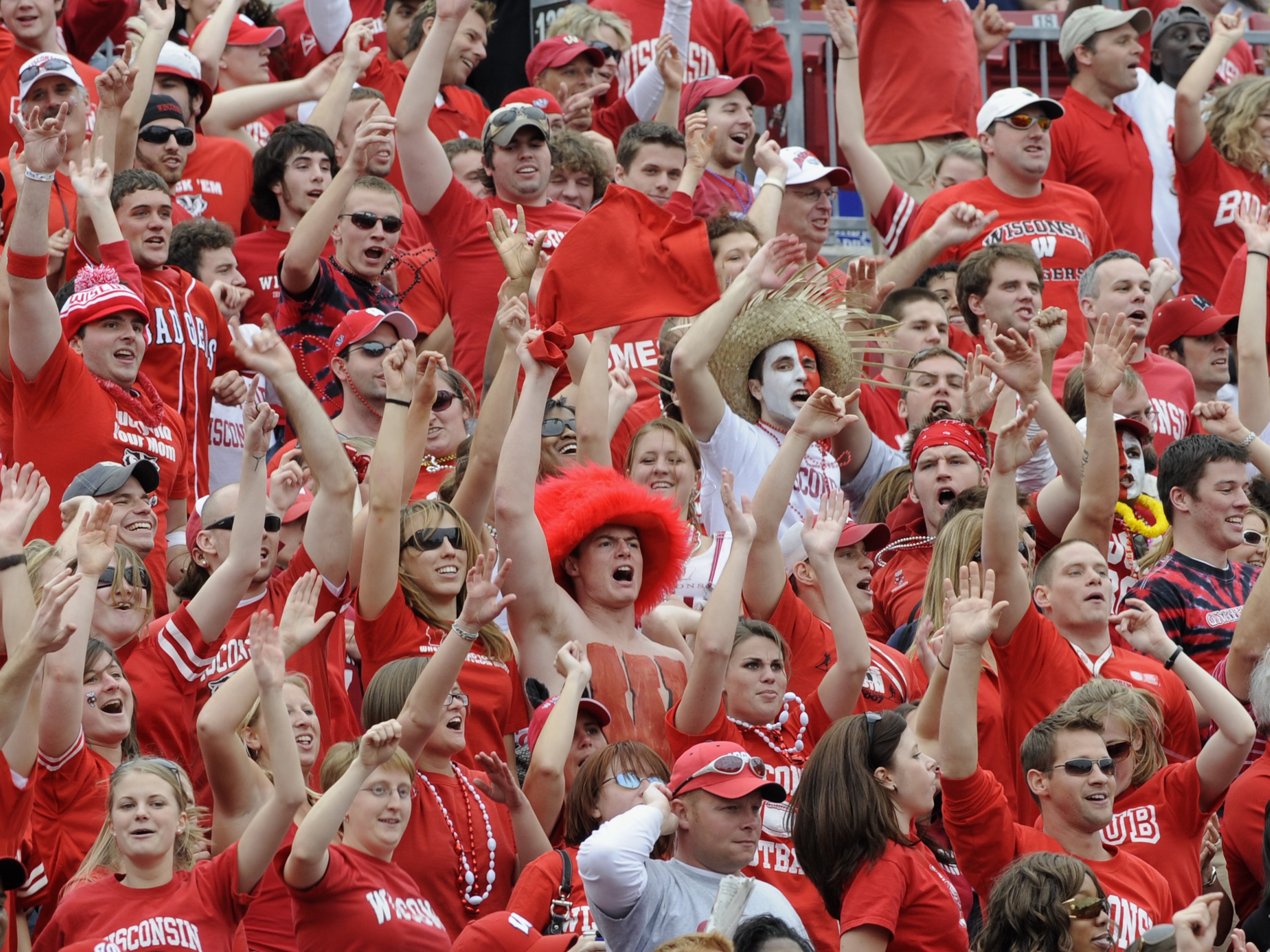 TAMPA, FL -  JANUARY 1: Fans of the Wisconsin Badgers cheer play against the Tennessee Volunteers in the 2008 Outback Bowl at Raymond James Stadium on January 1, 2008 in Tampa, Florida.  The Volunteers won 21 - 17. (Photo by Al Messerschmidt/Getty Images)