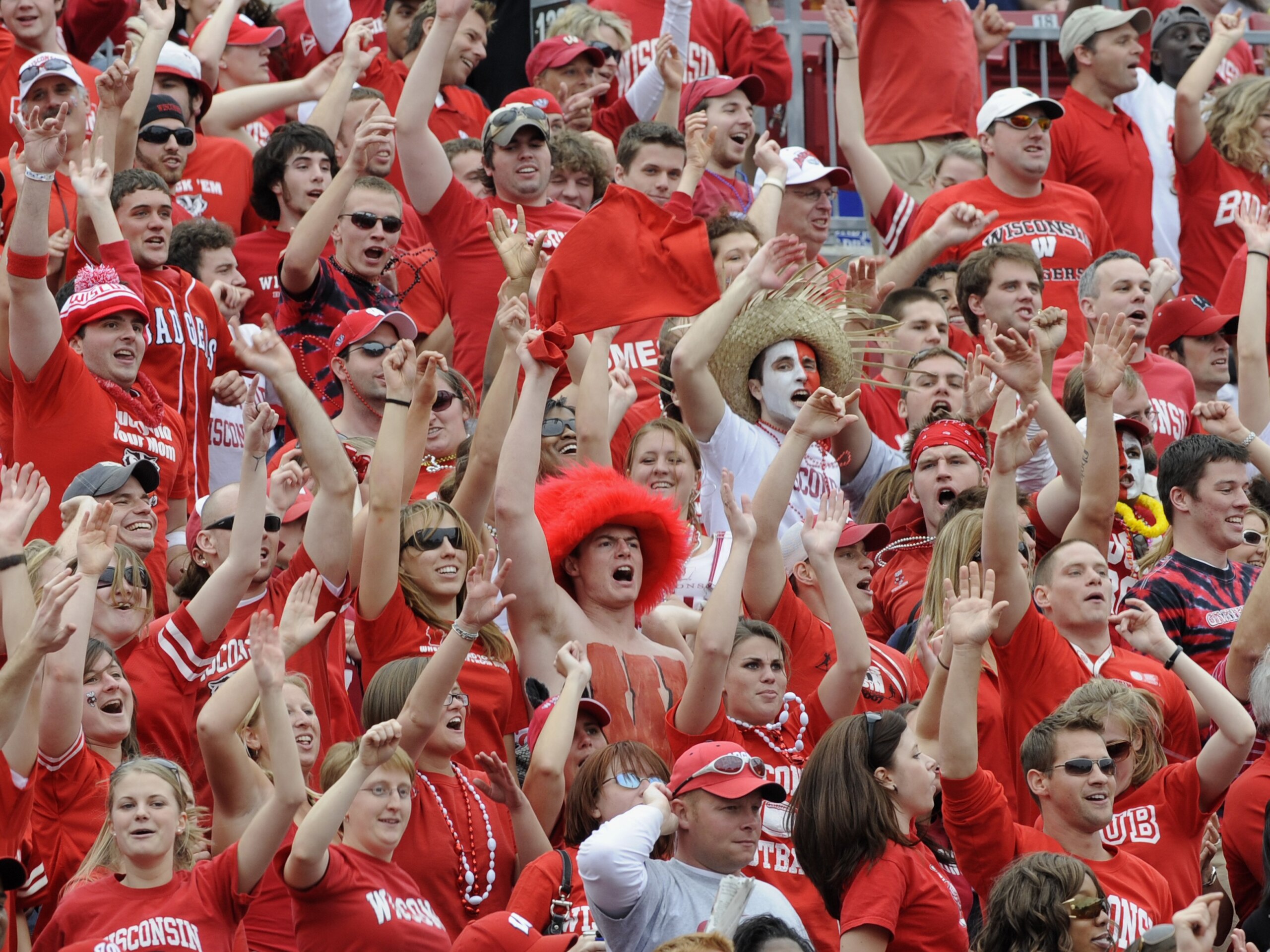 TAMPA, FL -  JANUARY 1: Fans of the Wisconsin Badgers cheer play against the Tennessee Volunteers in the 2008 Outback Bowl at Raymond James Stadium on January 1, 2008 in Tampa, Florida.  The Volunteers won 21 - 17. (Photo by Al Messerschmidt/Getty Images)