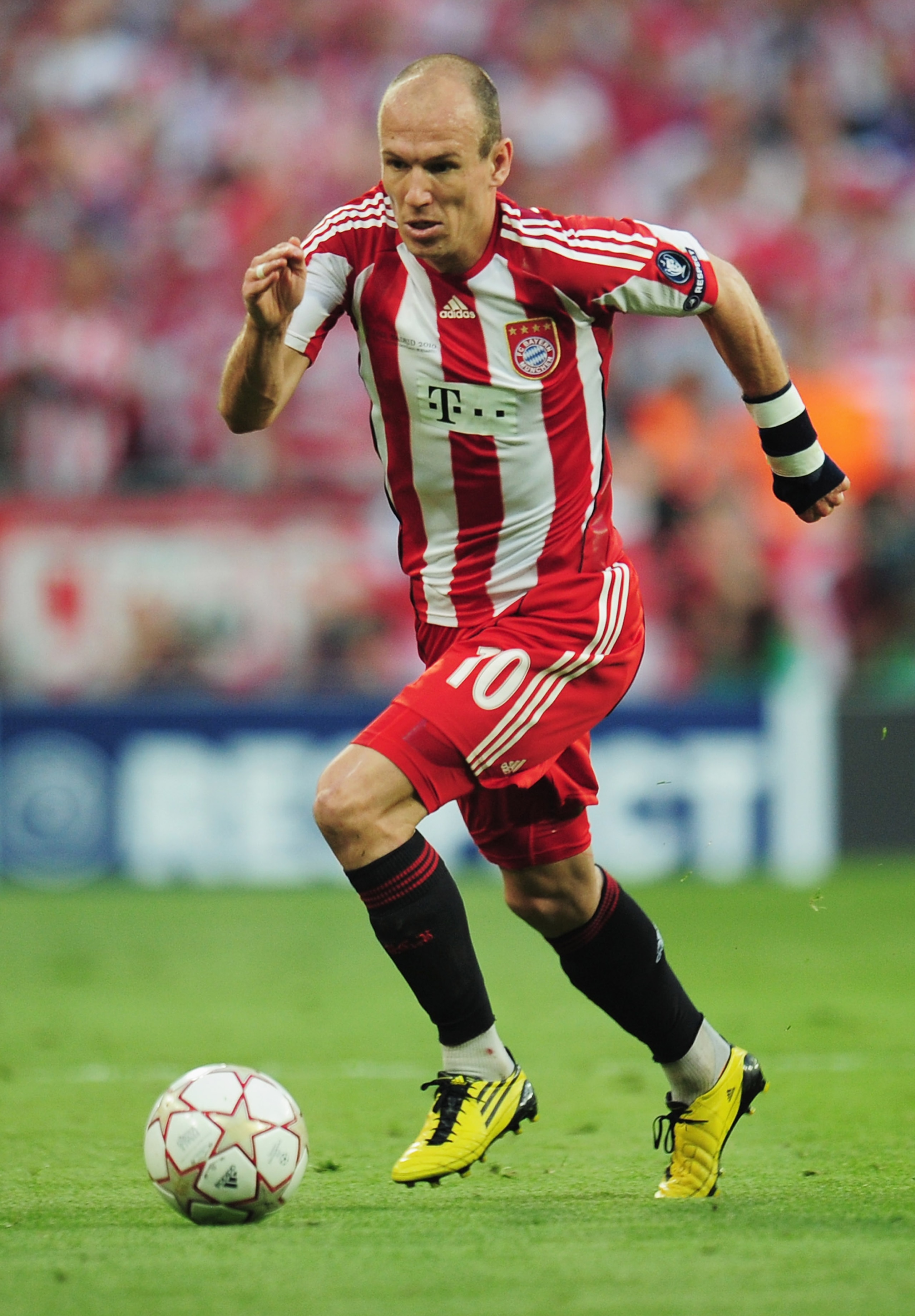 MADRID, SPAIN - MAY 22:  Arjen Robben of Bayern Munich in action during the UEFA Champions League Final match between FC Bayern Muenchen and Inter Milan at the Estadio Santiago Bernabeu on May 22, 2010 in Madrid, Spain.  (Photo by Shaun Botterill/Getty Im