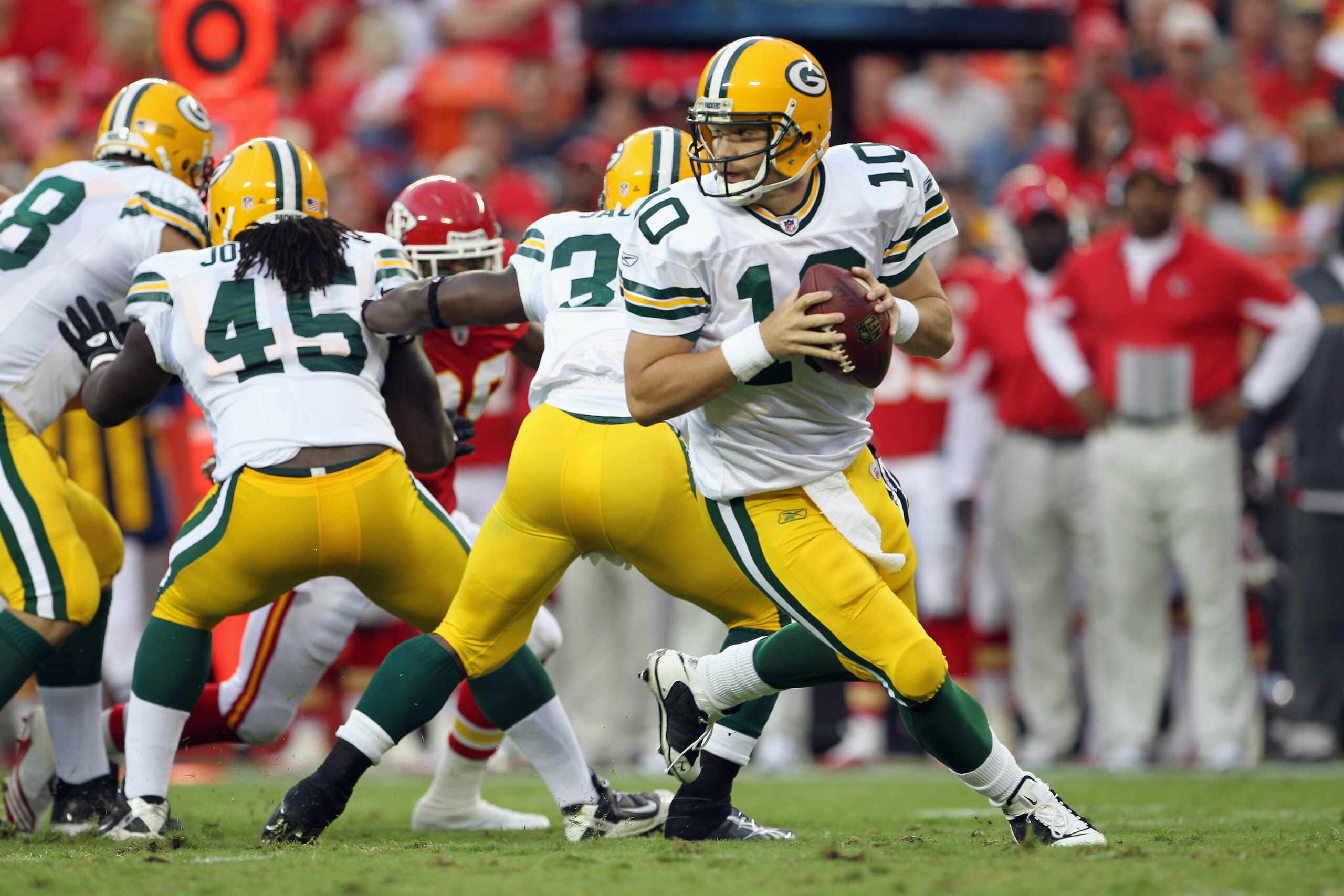 KANSAS CITY, MO - SEPTEMBER 02:  Starting quarterback Matt Flynn #10 of the Green Bay Packers rolls out during the game against the Kansas City Chiefs on September 2, 2010 at Arrowhead Stadium in Kansas City, Missouri.  (Photo by Jamie Squire/Getty Images