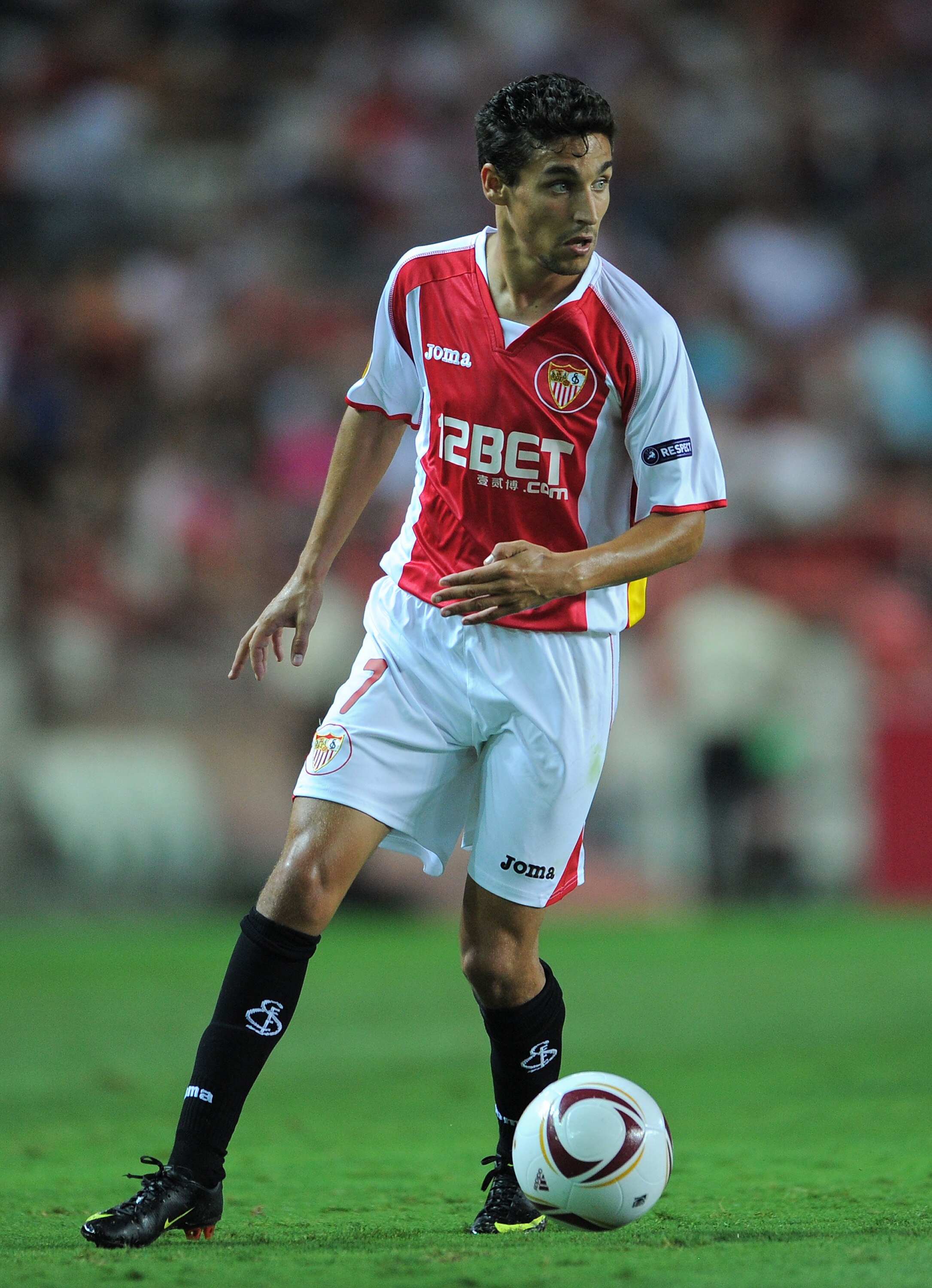 SEVILLE, SPAIN - SEPTEMBER 16:  Jesus Navas of Sevilla controls the ball during the UEFA Europa League group J match between Sevilla and Paris Saint Germain at the Estadio Ramon Sanchez Pizjuan on September 16, 2010 in Seville, Spain. Paris Saint Germain