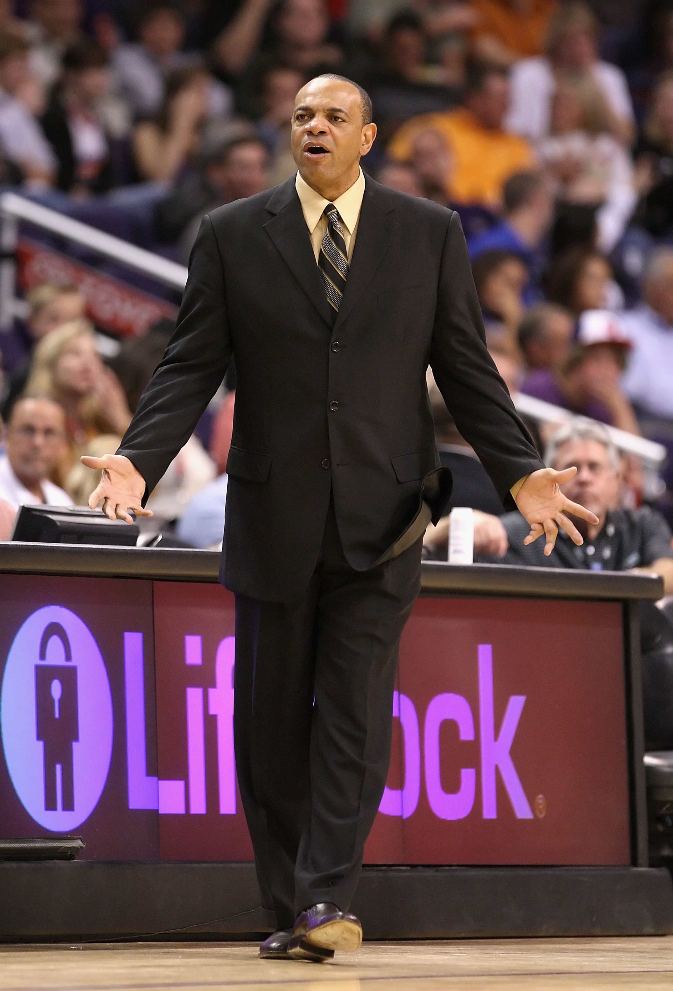 PHOENIX - NOVEMBER 25:  Head coach Lionel Hollins of the Memphis Grizzlies reacts to a call during the NBA game against the Phoenix Suns at US Airways Center on November 25, 2009 in Phoenix, Arizona. The Suns defeated the Grizzlies 126-111.  NOTE TO USER: