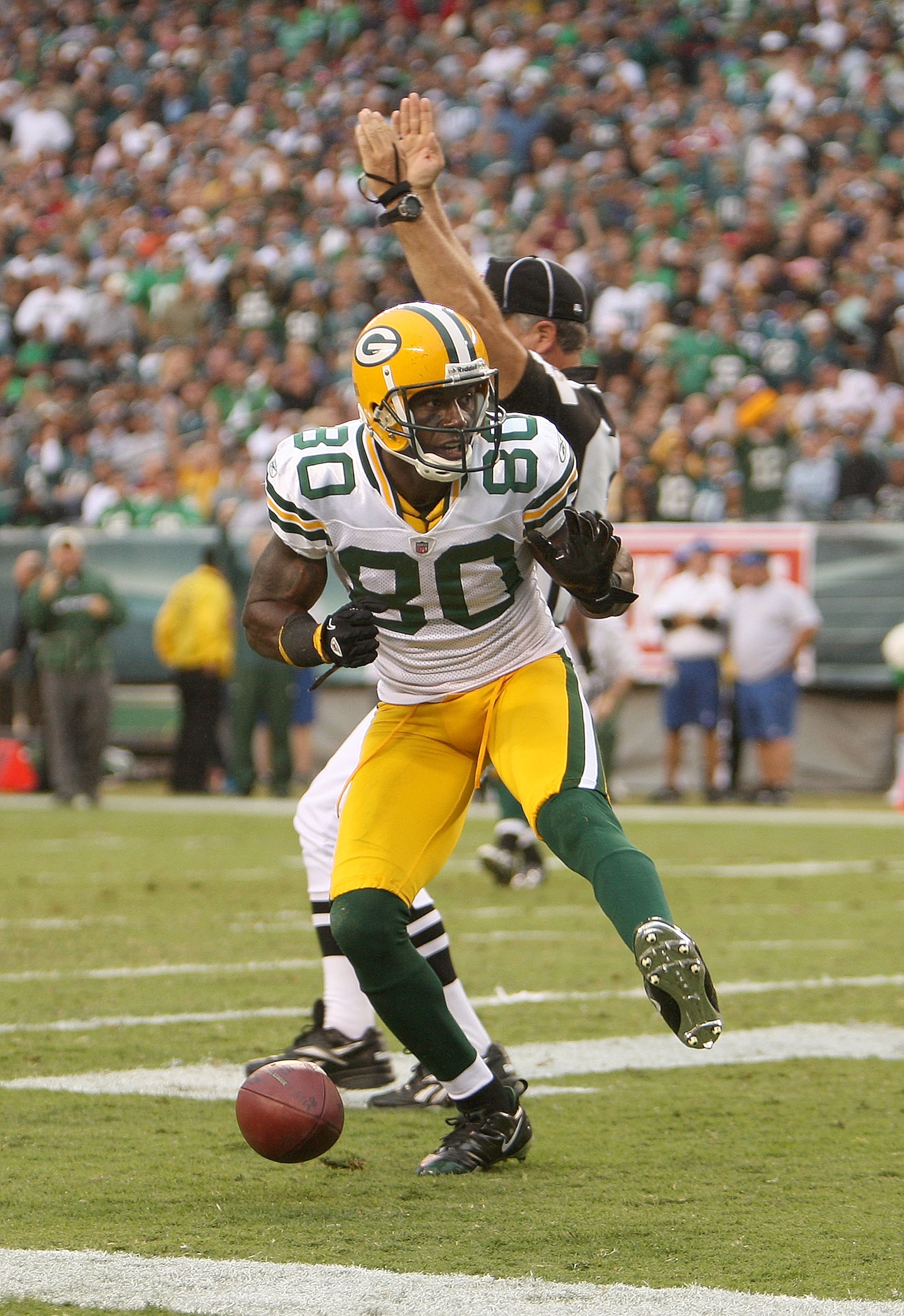 PHILADELPHIA - SEPTEMBER 12:  Donald Driver #80 of the Green Bay Packers scores a touchdown in the second quarter of a game against the Philadelphia Eagles at Lincoln Financial Field on September 12, 2010 in Philadelphia, Pennsylvania.  (Photo by Mike Ehr