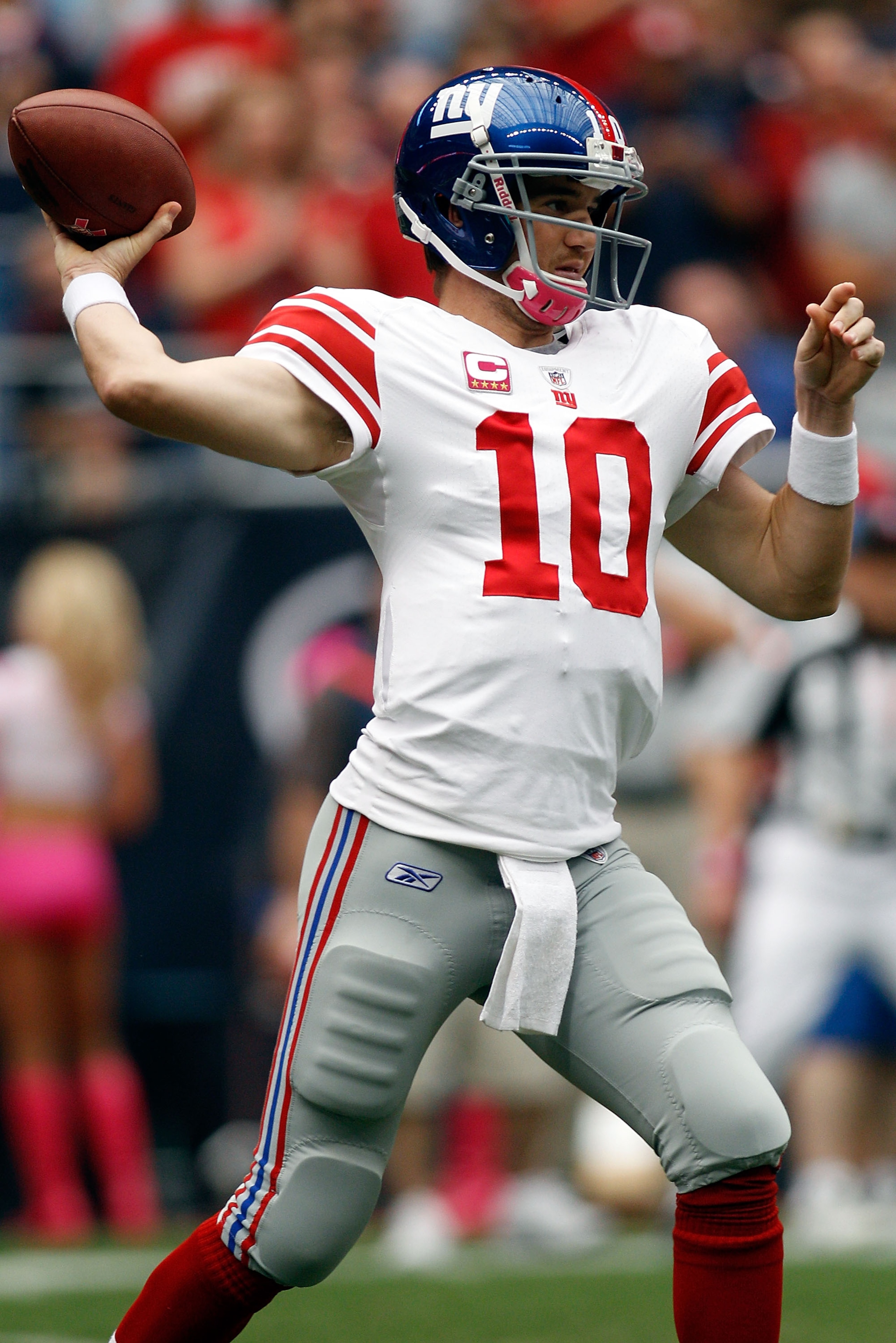 HOUSTON - OCTOBER 10:  Eli Manning #10 of the New York Giants throws the ball against the Houston Texans at Reliant Stadium on October 10, 2010 in Houston, Texas.  (Photo by Chris Graythen/Getty Images)