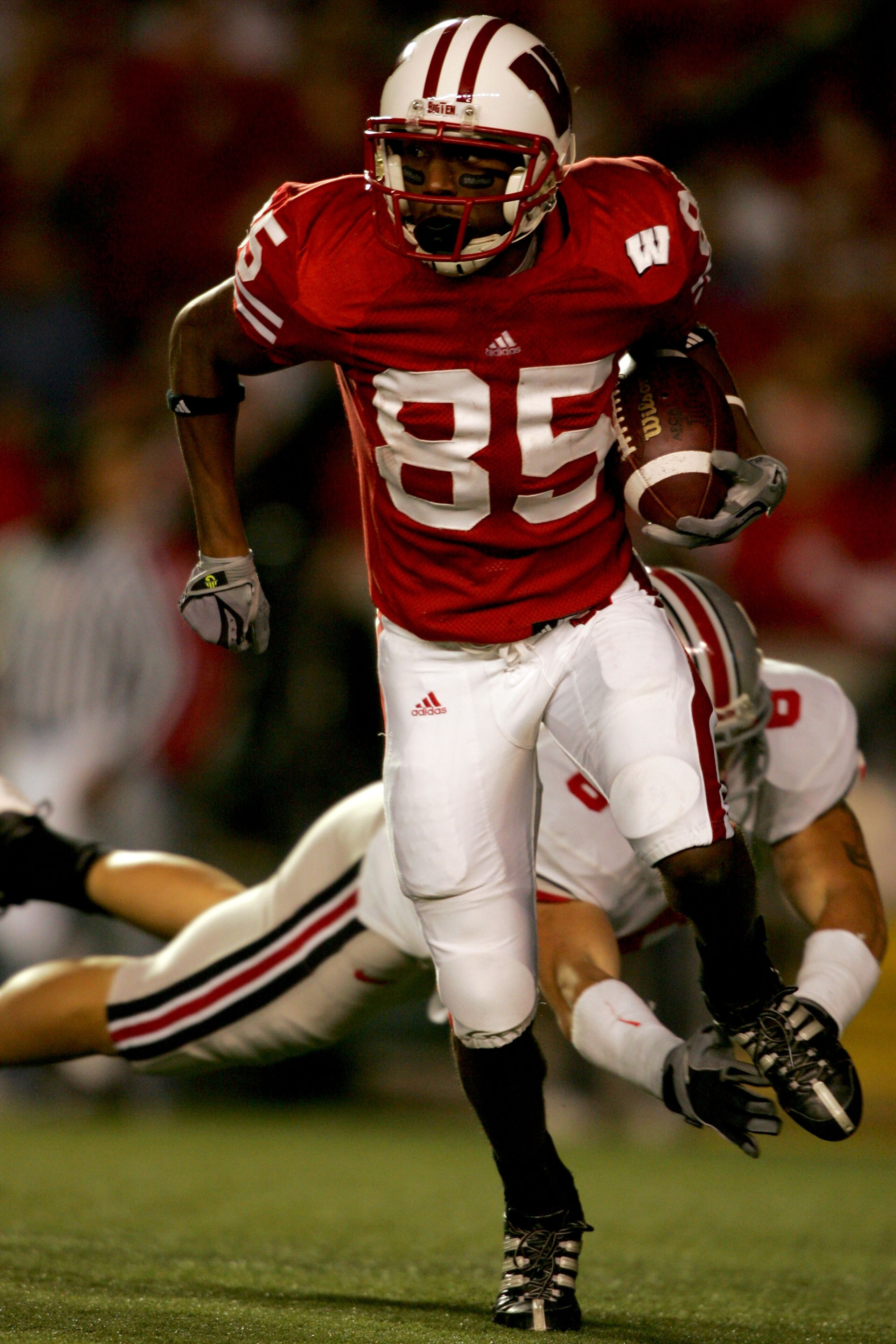MADISON, WI - OCTOBER 04:  David Gilreath #85 of the Wisconsin Badgers returns a kickoff against the Ohio State Buckeyes at Camp Randall Stadium  October 4, 2008 in Madison, Wisconsin.  (Photo by Matthew Stockman/Getty Images)