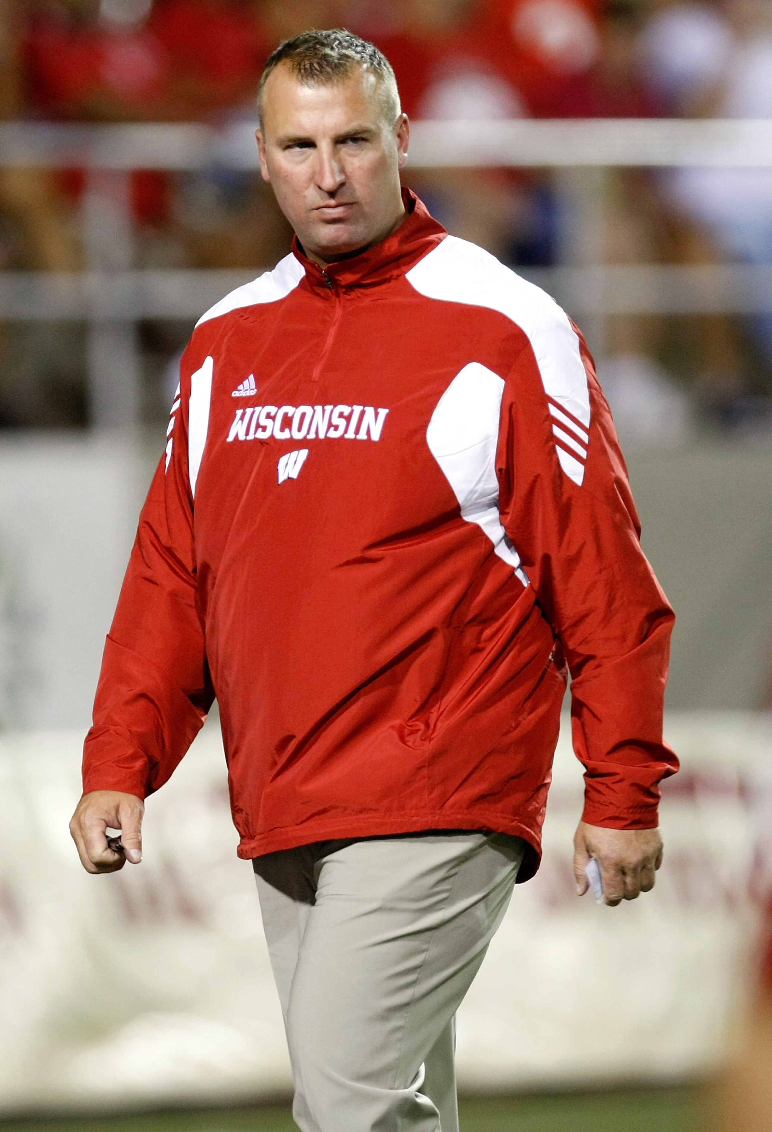 LAS VEGAS - SEPTEMBER 04:  Wisconsin Badgers head coach Bret Bielema watches his team warm up before their game against the UNLV Rebels at Sam Boyd Stadium September 4, 2010 in Las Vegas, Nevada. Wisconsin won 41-21.  (Photo by Ethan Miller/Getty Images)