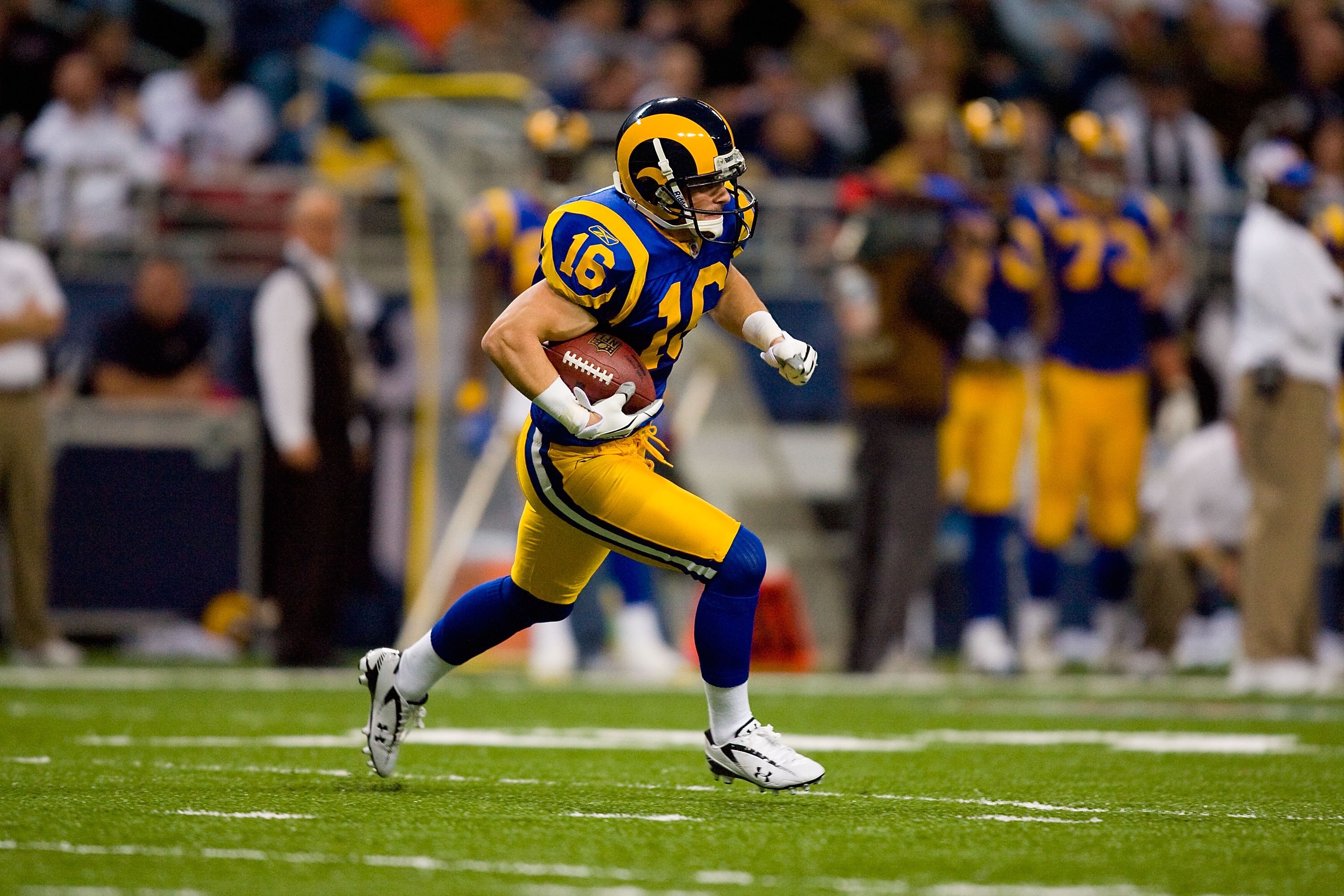 ST. LOUIS - DECEMBER 20:  Danny Amendola #16 of the St. Louis Rams carries the ball during the game against the Houston Texans at Edward Jones Dome on December 20, 2009 in St. Louis, Missouri.  (Photo by Dilip Vishwanat/Getty Images)