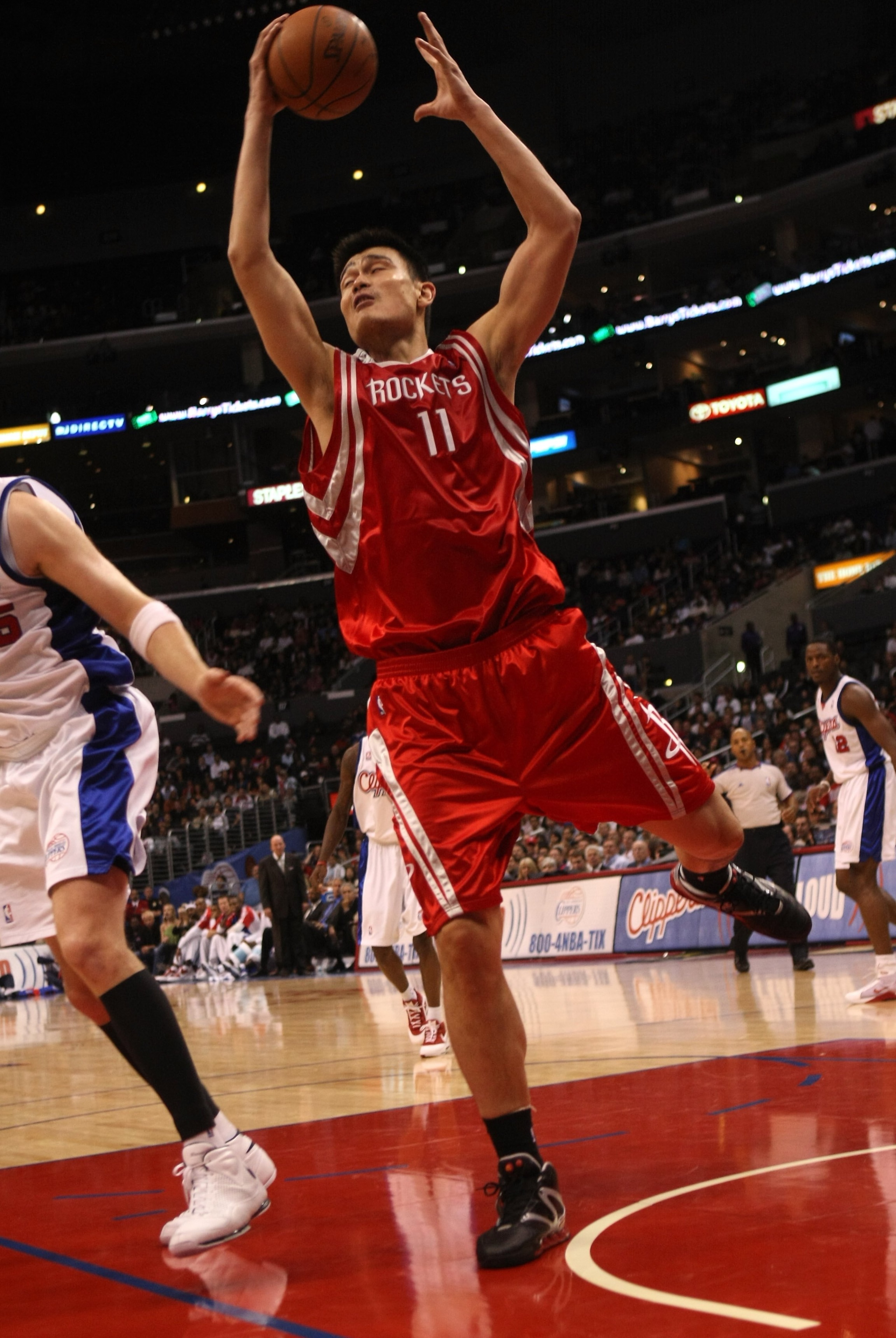 LOS ANGELES, CA - NOVEMBER 07: Yao Ming #11 of the Houston Rockets rebounds during the game with the Los Angeles Clippers on November 7, 2008 at Staples Center in Los Angeles, California. The Rockets won 92-83. NOTE TO USER: User expressly acknowledges LOS ANGELES, CA - NOVEMBER 07: Yao Ming #11 of the Houston Rockets rebounds during the game with the Los Angeles Clippers on November 7, 2008 at Staples Center in Los Angeles, California. The Rockets won 92-83. NOTE TO USER: User expressly acknowledges