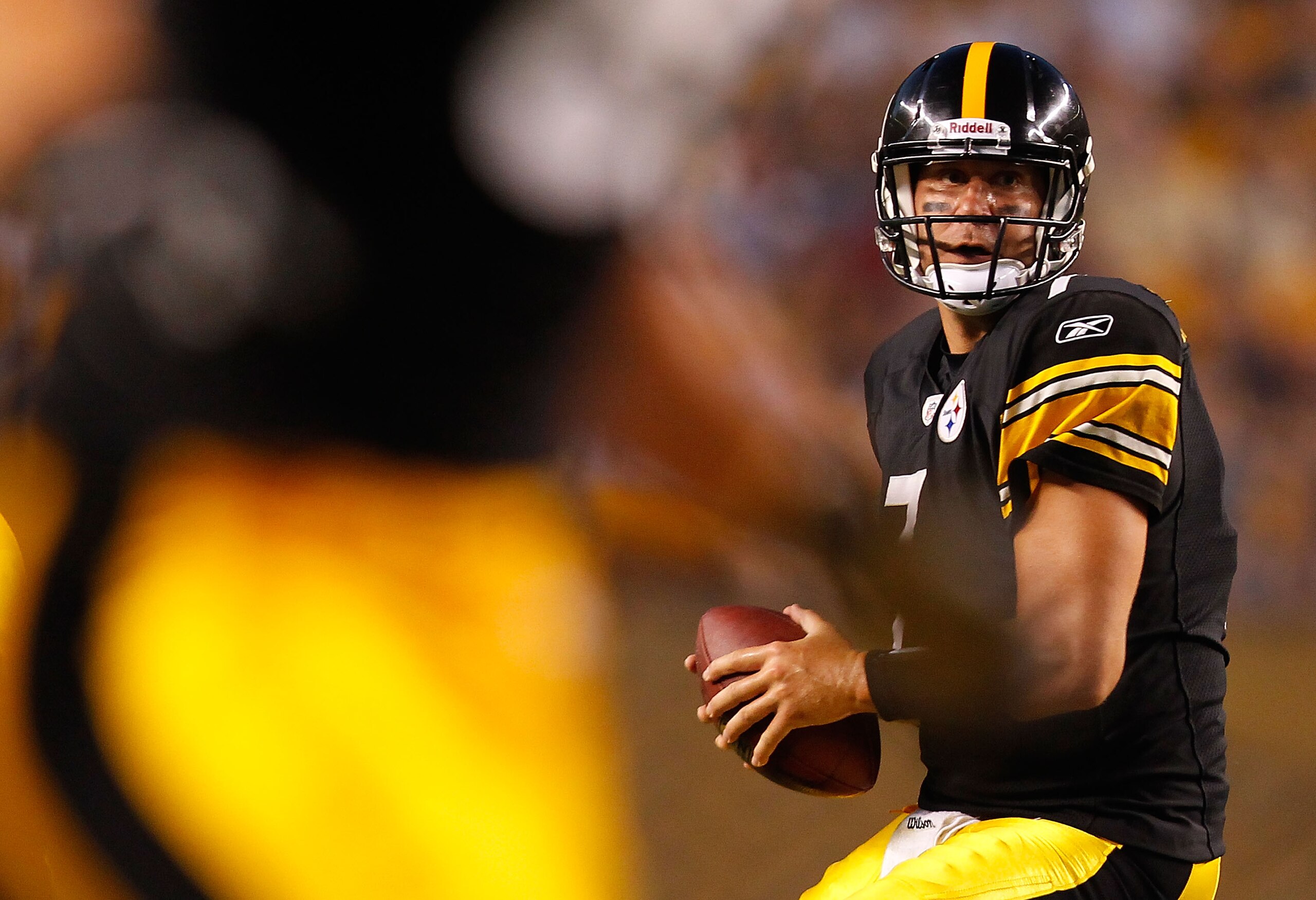 PITTSBURGH - SEPTEMBER 02: Ben Roethlisberger #7 of the Pittsburgh Steelers drops back to pass against the Carolina Panthers during the preseason game on September 2, 2010 at Heinz Field in Pittsburgh, Pennsylvania. (Photo by Jared Wickerham/Getty Images)
