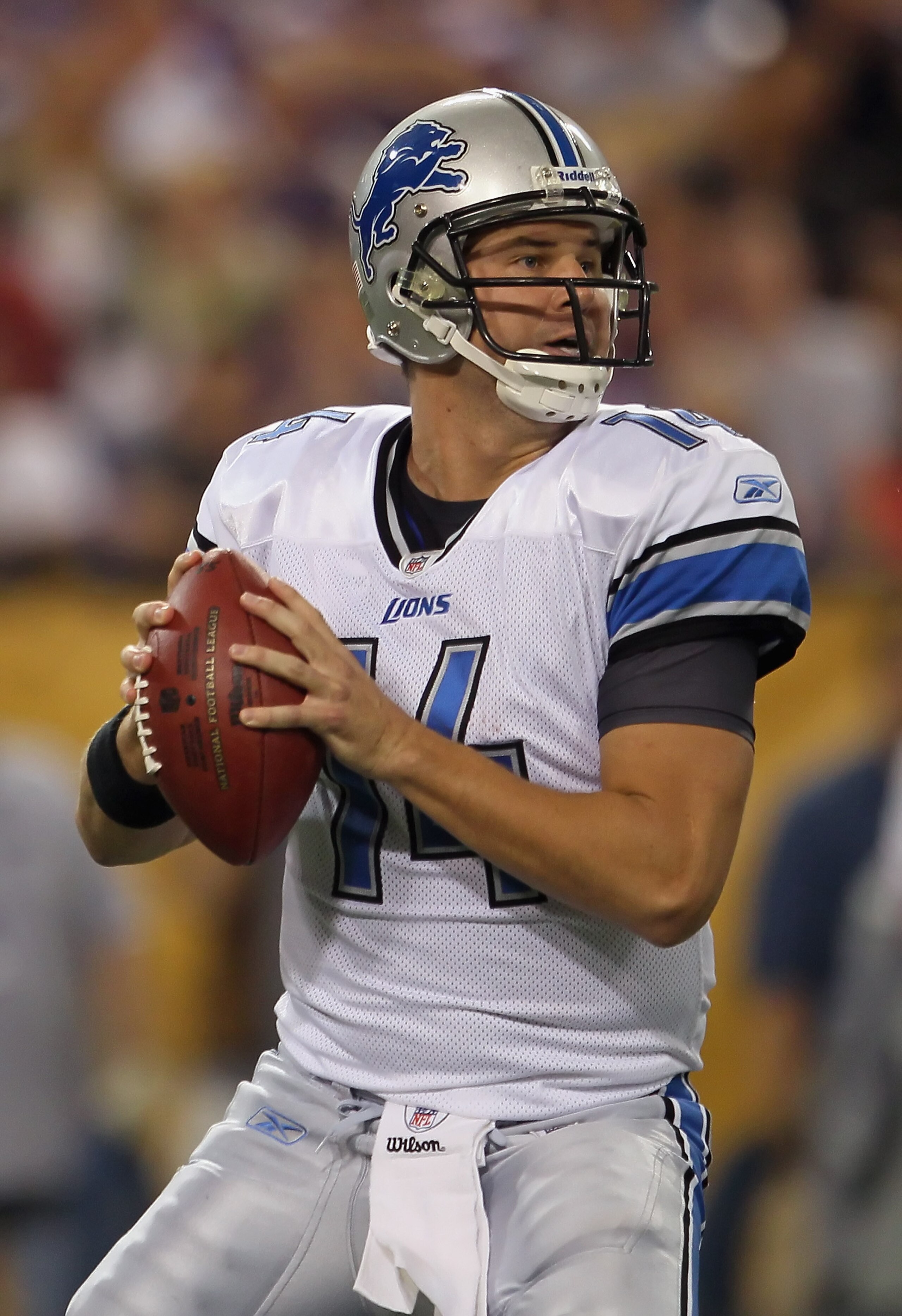 MINNEAPOLIS - SEPTEMBER 26:  Quarterback Shaun Hill #14 of the Detroit Lions drops back to pass against the Minnesota Vikings at Mall of America Field on September 26, 2010 in Minneapolis, Minnesota.  (Photo by Jeff Gross/Getty Images)