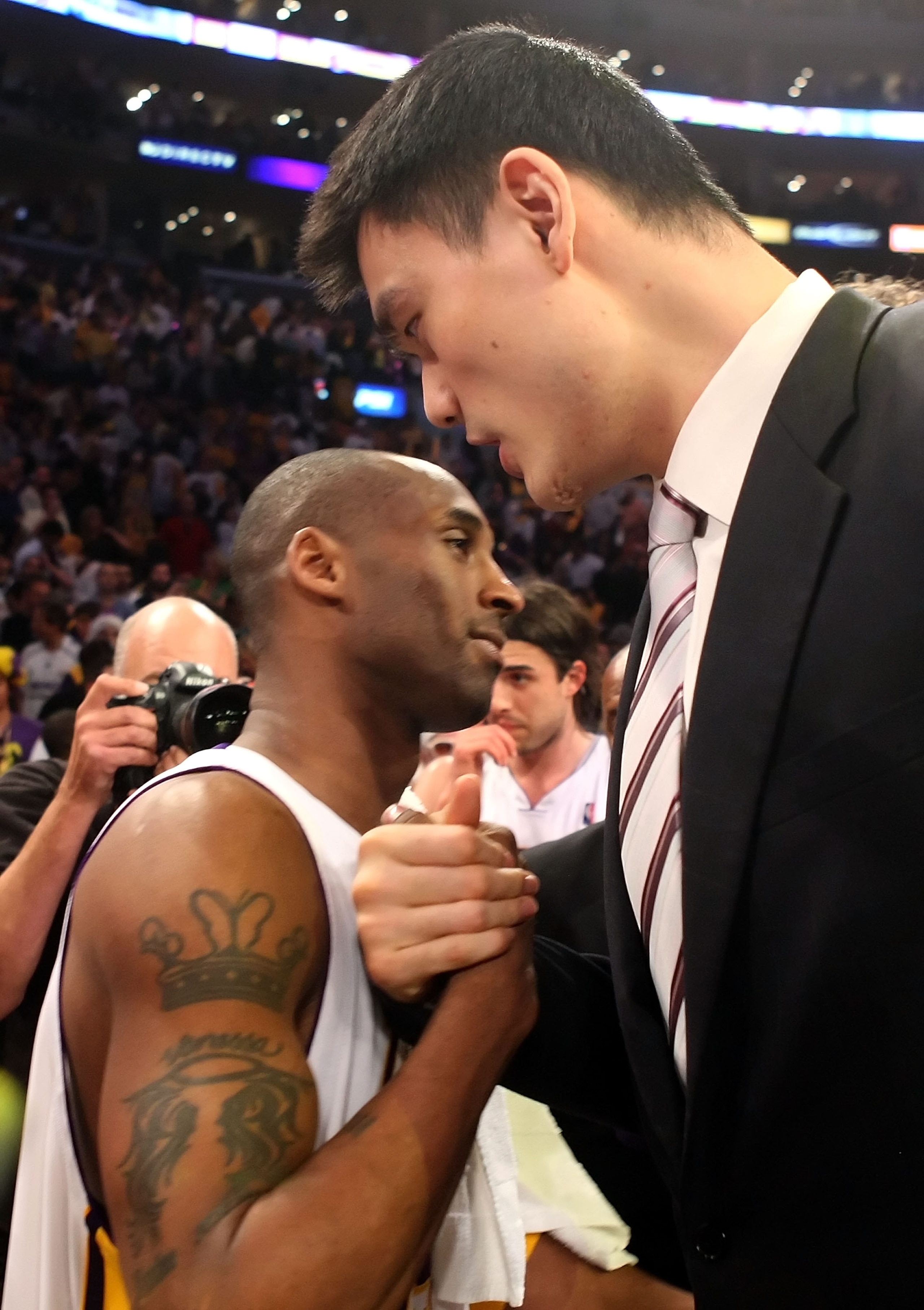 LOS ANGELES, CA - MAY 17: Kobe Bryant #24 of the Los Angeles Lakers hugs Yao Ming #11 of the Houston Rockets after the Lakers defeated the Rockets 89-70 in Game Seven of the Western Conference Semifinals during the 2009 NBA Playoffs at Staples Center on LOS ANGELES, CA - MAY 17: Kobe Bryant #24 of the Los Angeles Lakers hugs Yao Ming #11 of the Houston Rockets after the Lakers defeated the Rockets 89-70 in Game Seven of the Western Conference Semifinals during the 2009 NBA Playoffs at Staples Center on