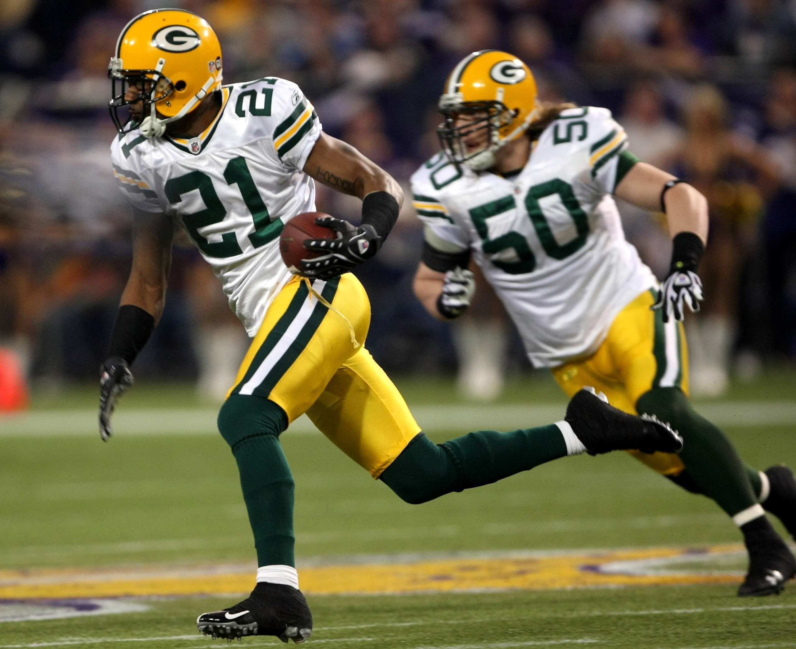 MINNEAPOLIS - NOVEMBER 09: Cornerback Charles Woodson #21 of the Green Bay Packers returns an interception as linebacker A.J. Hawk blocks against the Minnesota Vikings on November 9, 2008 at the Metrodome in Mineapolis, Minnesota.  (Photo by Stephen Dunn/