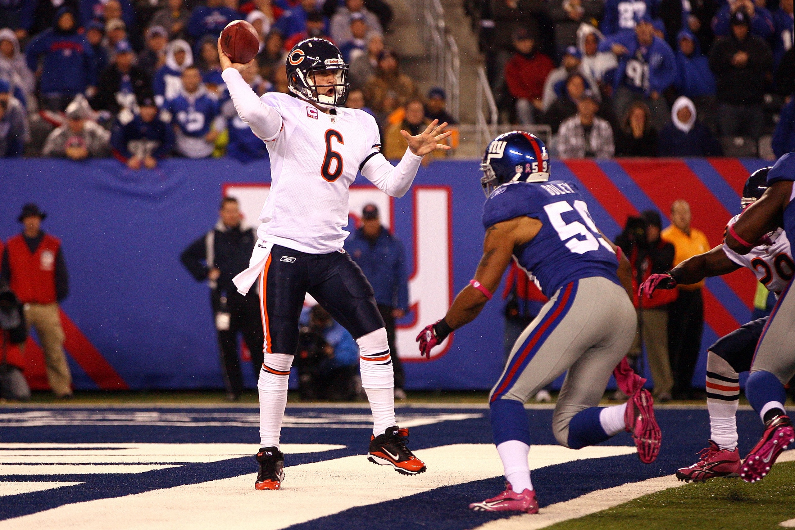 EAST RUTHERFORD, NJ - OCTOBER 03:  Jay Cutler #6 of the Chicago Bears drops back to pass against Michael Boley #59 of the New York Giants at New Meadowlands Stadium on October 3, 2010 in East Rutherford, New Jersey.  (Photo by Andrew Burton/Getty Images)