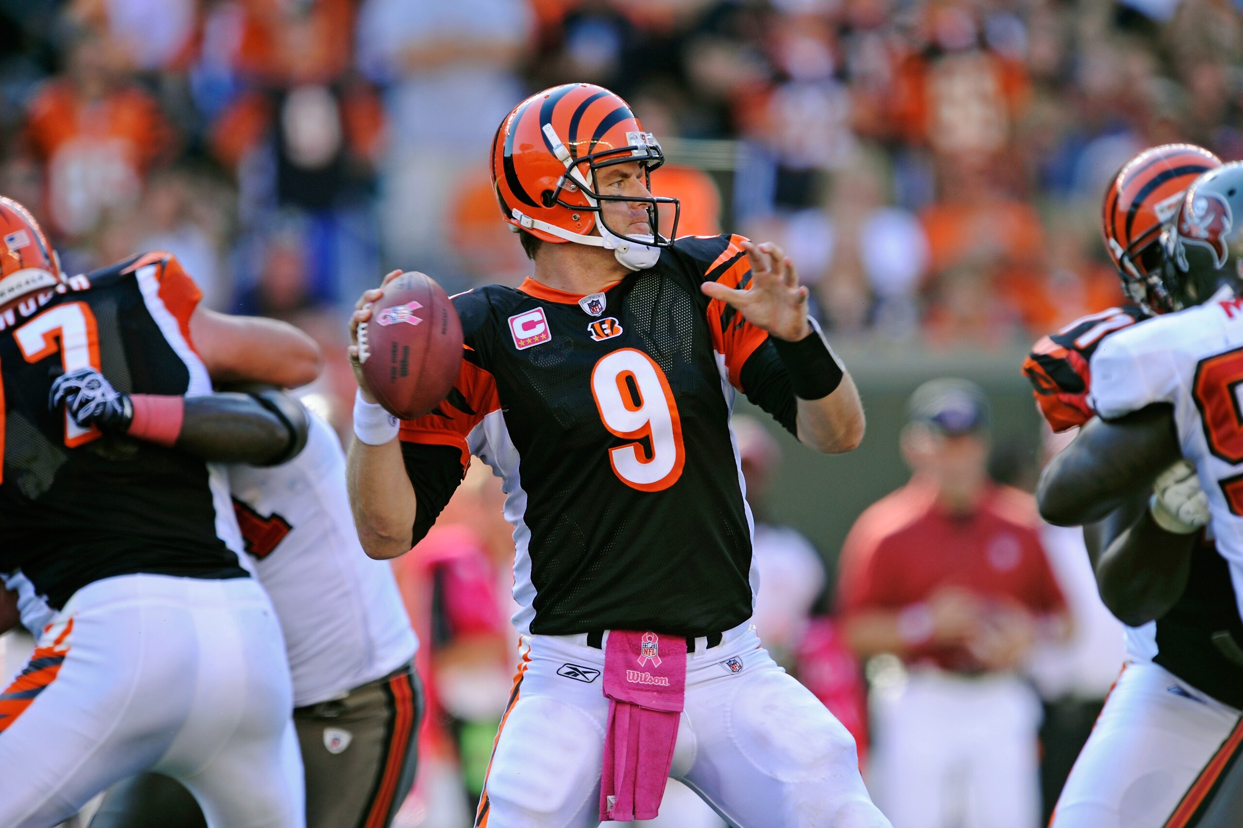 CINCINNATI, OH - OCTOBER 10:  Quarterback Carson Palmer #9 of the Cincinnati Bengals gets set to throw from the pocket against the Tampa Bay Buccaneers at Paul Brown Stadium on October 10, 2010 in Cincinnati, Ohio.  (Photo by Jamie Sabau/Getty Images)