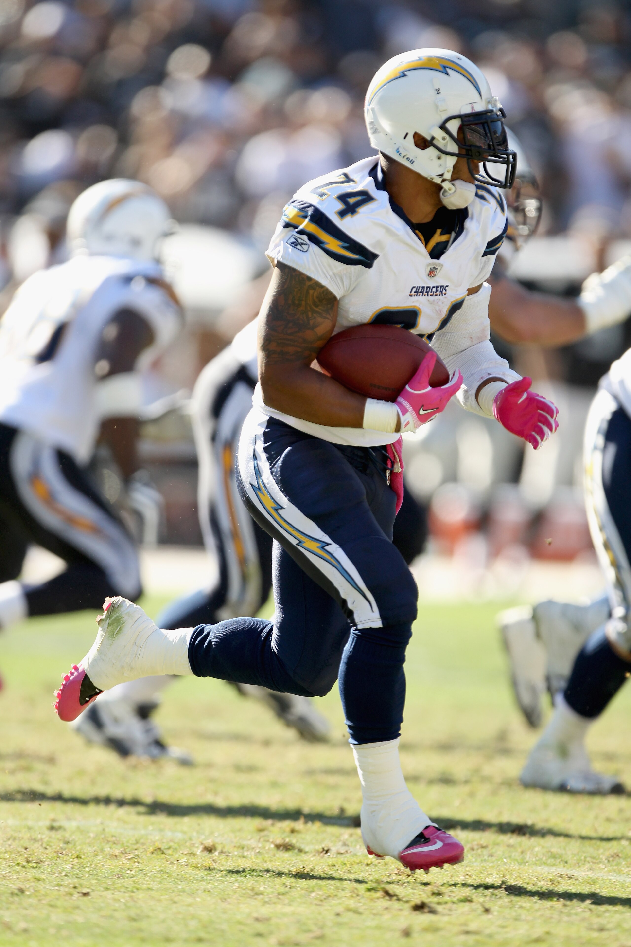 OAKLAND, CA - OCTOBER 10: Ryan Mathews #24 of the San Diego Chargers runs with the ball during their game against the Oakland Raiders at Oakland-Alameda County Coliseum on October 10, 2010 in Oakland, California. (Photo by Ezra Shaw/Getty Images) OAKLAND, CA - OCTOBER 10: Ryan Mathews #24 of the San Diego Chargers runs with the ball during their game against the Oakland Raiders at Oakland-Alameda County Coliseum on October 10, 2010 in Oakland, California. (Photo by Ezra Shaw/Getty Images)
