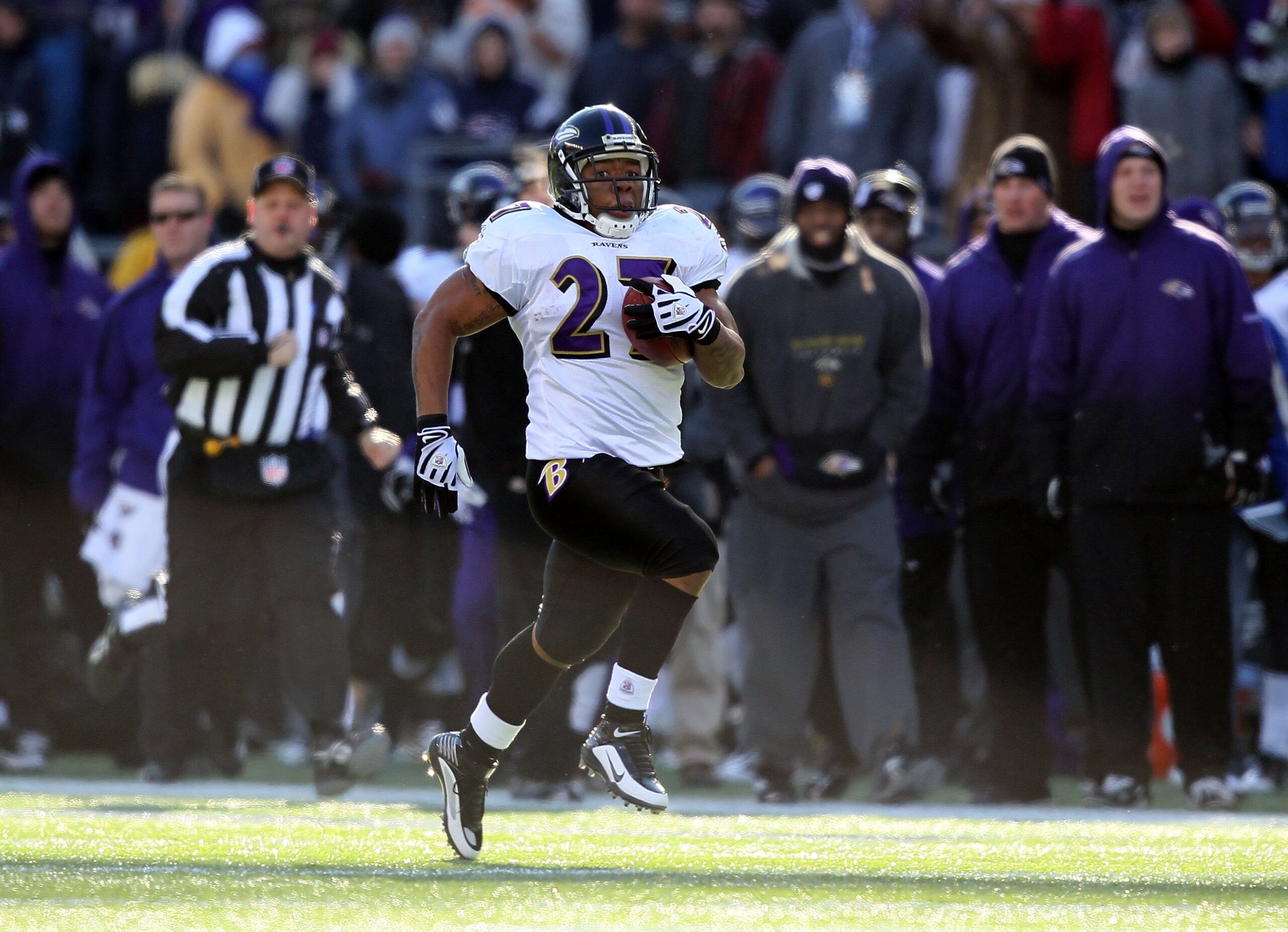 FOXBORO, MA - JANUARY 10:  Ray Rice #27 of the Baltimore Ravens runs for an 83-yard touchdown run in the first quarter against the New England Patriots during the 2010 AFC wild-card playoff game at Gillette Stadium on January 10, 2010 in Foxboro, Massachu