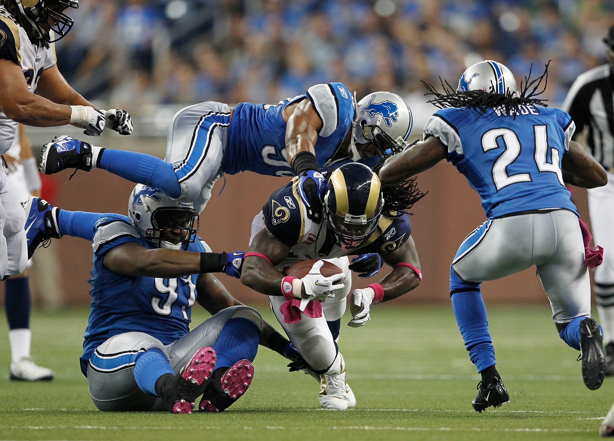 DETROIT - OCTOBER 10: Steven Jackson #39 of the St. Louis Rams runs for a short gain in the third quarter as Julian Peterson #98 and and Sammie Hill #91 of the Detroit Lions make the stop during the game at Ford Field on October 10, 2010 in Detroit, Michi