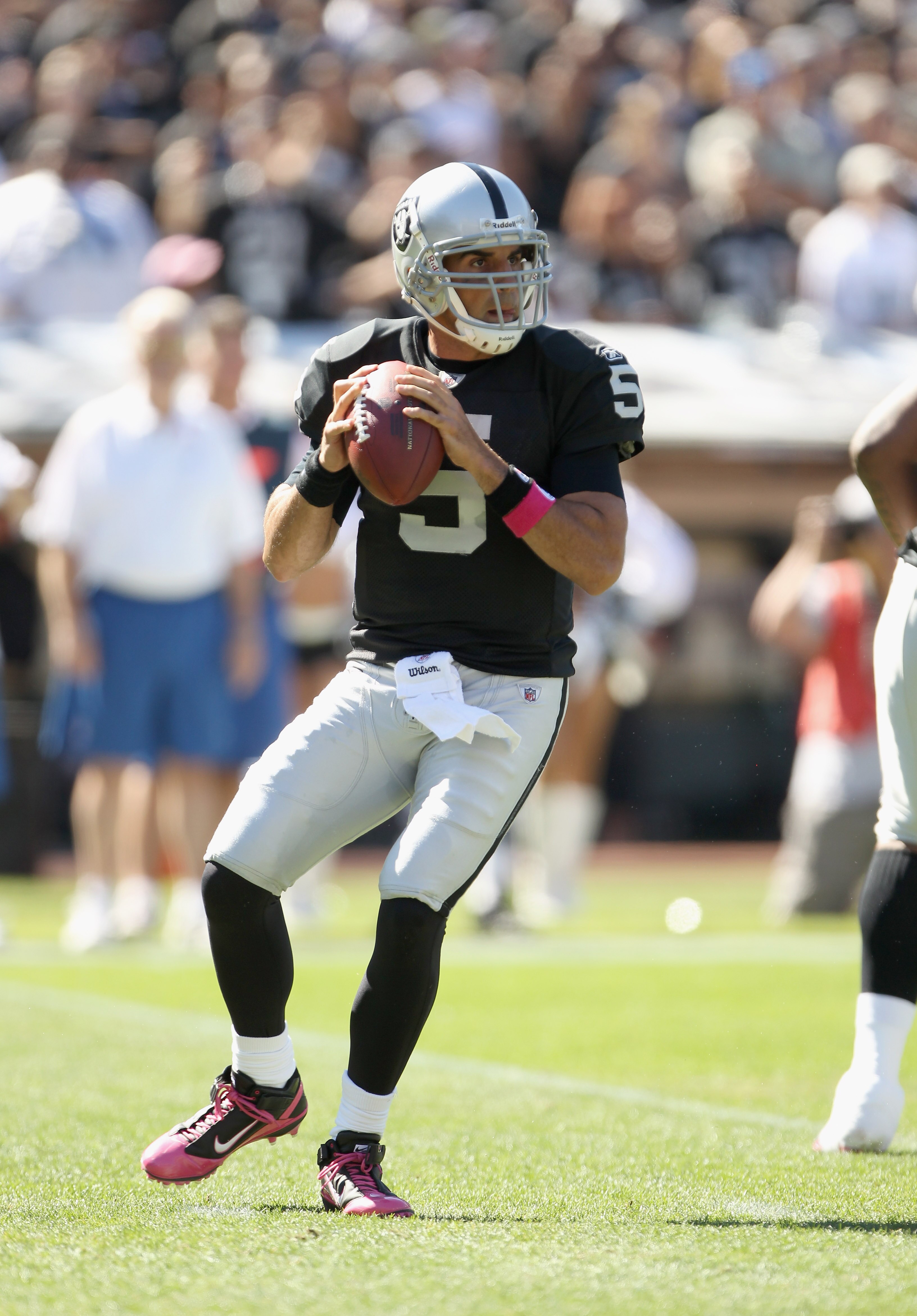 OAKLAND, CA - OCTOBER 10:  Bruce Gradkowski #5 of the Oakland Raiders passes the ball against the San Diego Chargers at Oakland-Alameda County Coliseum on October 10, 2010 in Oakland, California.  (Photo by Ezra Shaw/Getty Images)