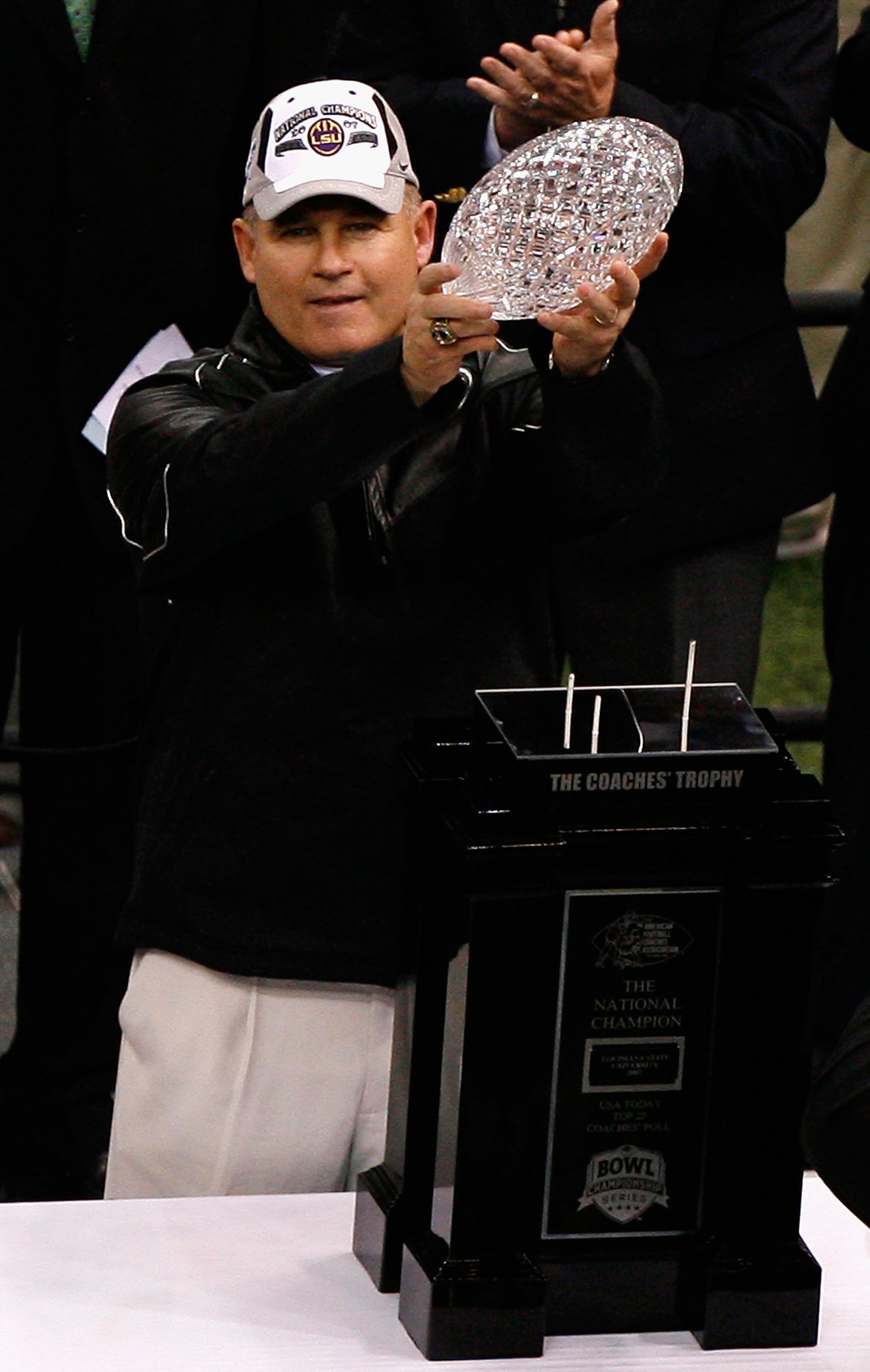 NEW ORLEANS - JANUARY 07:  Head coach Les Miles of the Louisiana State University Tigers celebrates with the championship trophy after defeating the Ohio State Buckeyes 38-24 in the AllState BCS National Championship on January 7, 2008 at the Louisiana Su