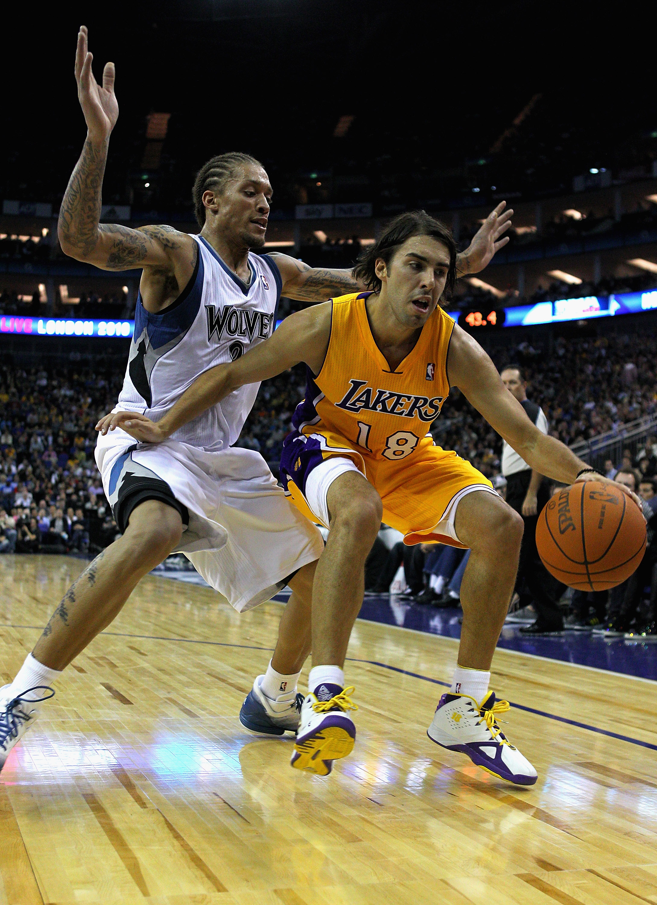 LONDON, ENGLAND - OCTOBER 04:  Sasha Vujacic of the Los Angeles Lakers (R) in action during the NBA Europe Live match between the Los Angeles Lakers and the Minnesota Timberwolves at the O2 arena on October 4, 2010 in London, England.  (Photo by Clive Ros