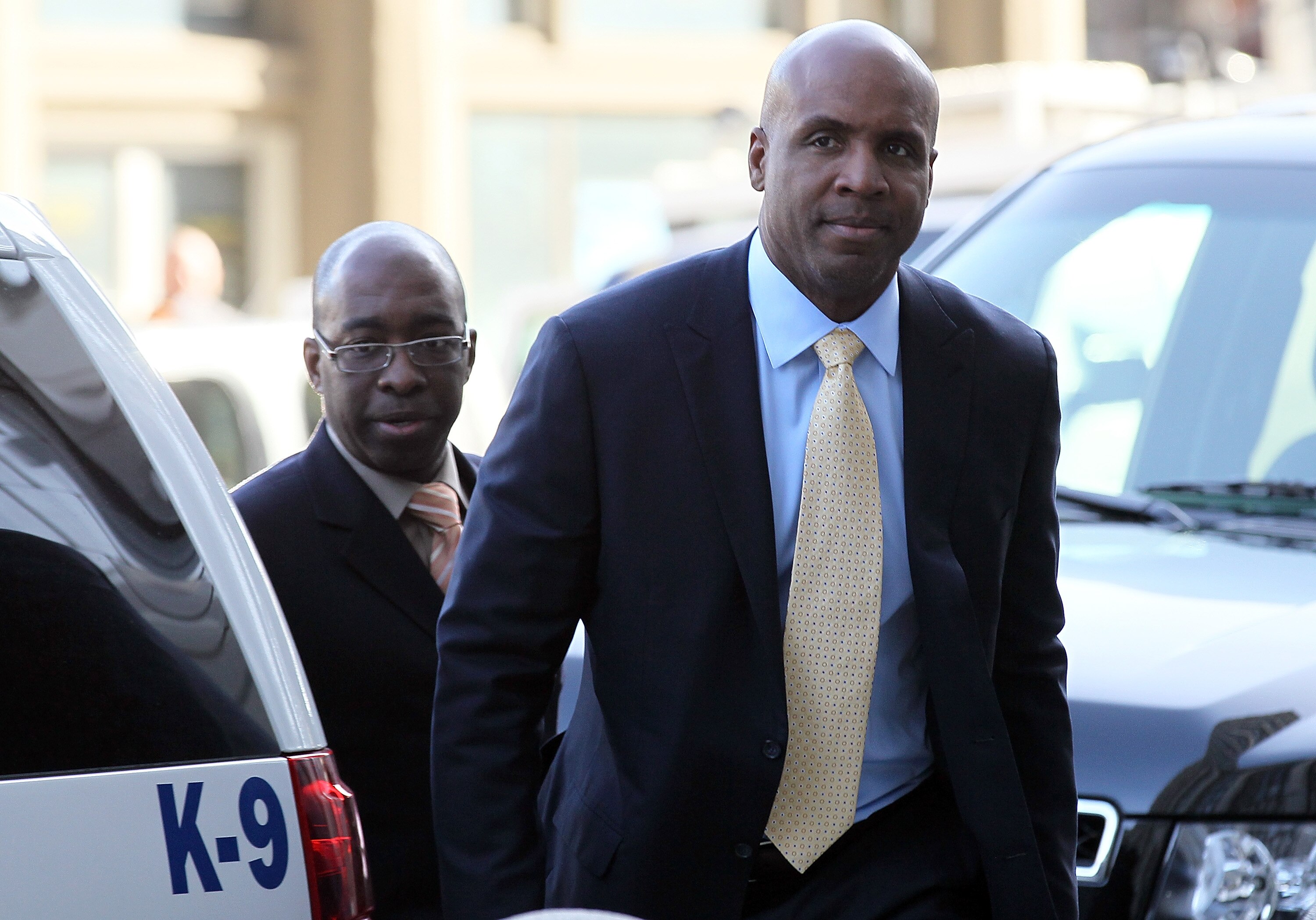 SAN FRANCISCO, CA - APRIL 12:  Former Major League Baseball player Barry Bonds (R) arrives at federal court on April 12, 2011 in San Francisco, California.  The jury is deliberating for the third day in the Barry Bonds perjury trial where the former baseb
