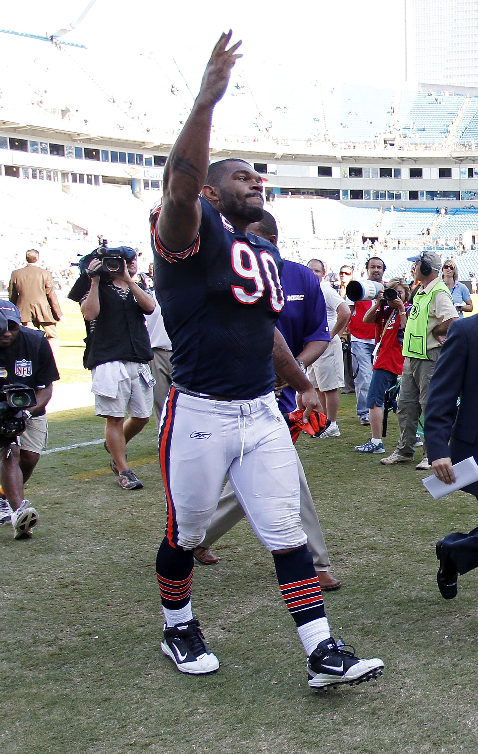 CHARLOTTE, NC - OCTOBER 10: Defensive end Julius Peppers #90 of the Chicago Bears salutes the crowd as he leaves the field after the Bears game against the Carolina Panthers at Bank of America Stadium on October 10, 2010 in Charlotte, North Carolina. (Pho
