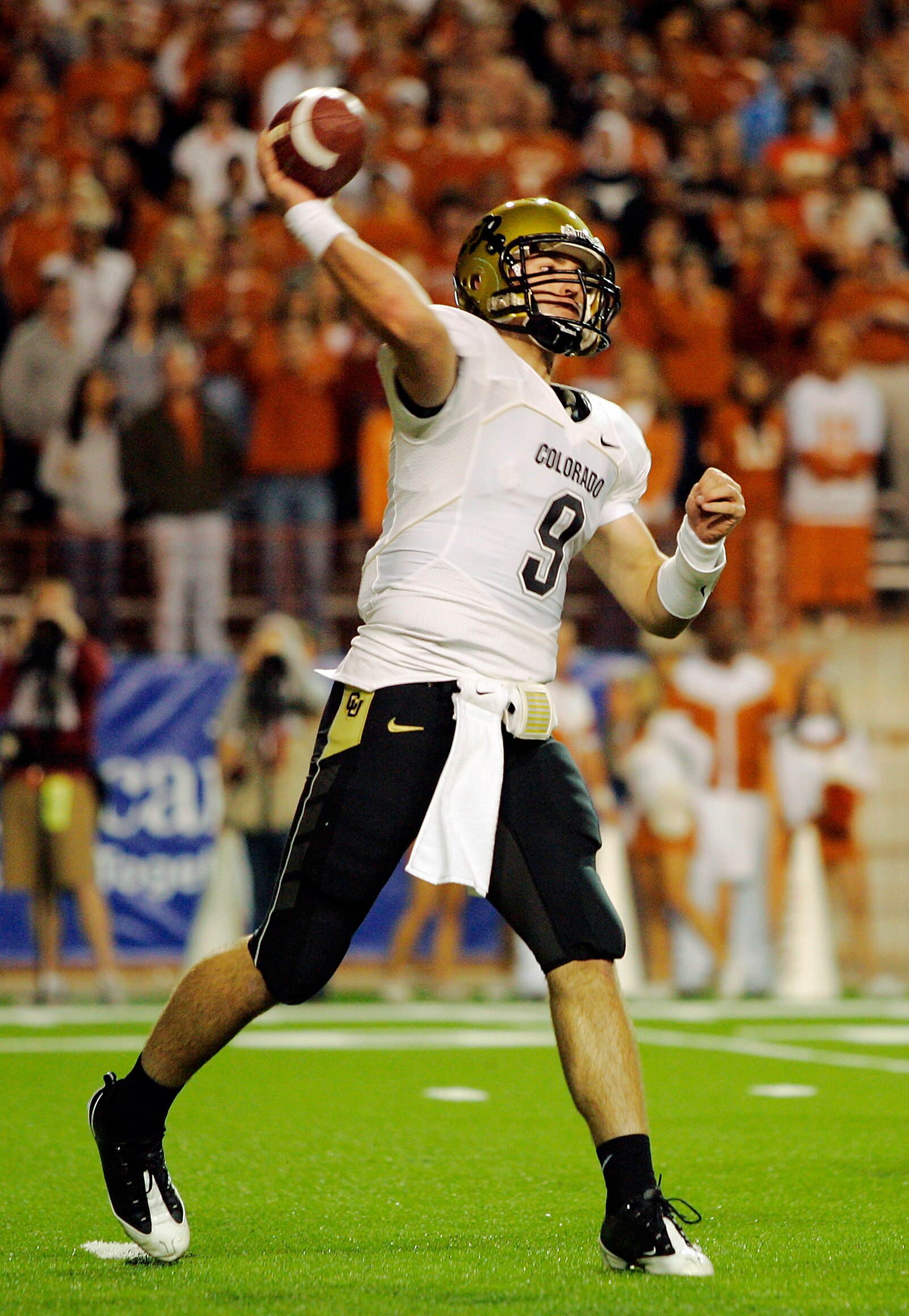 AUSTIN, TX - OCTOBER 10: Quarterback Tyler Hanson #9 of the Colorado Buffaloes throws against the Texas Longhorns on October 10, 2009 at Darrell K Royal-Texas Memorial Stadium in Austin, Texas. (Photo by Brian Bahr/Getty Images)