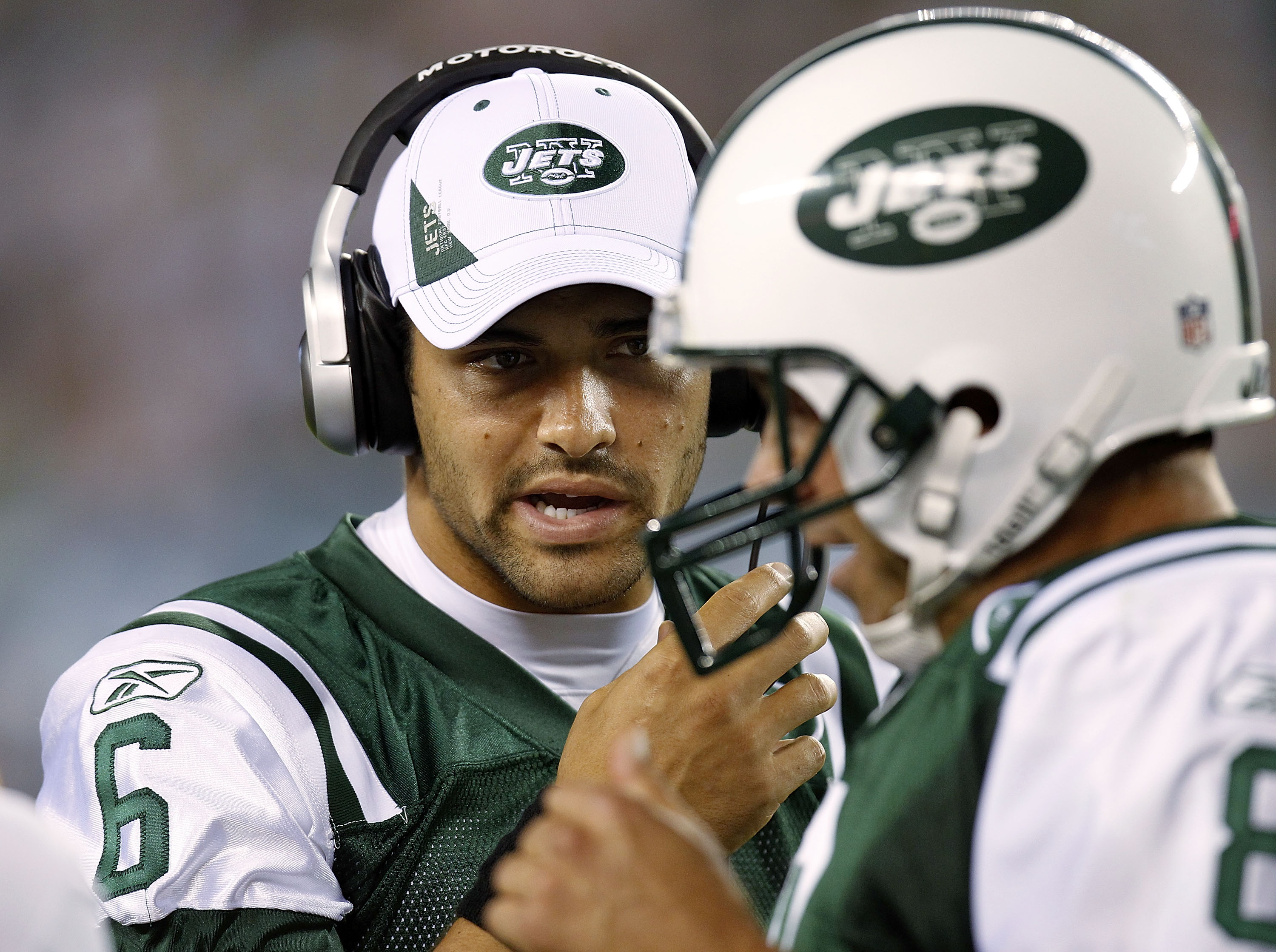 PHILADELPHIA - SEPTEMBER 02:  Mark Sanchez #6 of the New York Jets talks with teammate Mark Brunell #8 during a preseason game against the Philadelphia Eagles at Lincoln Financial Field on September 2, 2010 in Philadelphia, Pennsylvania.  (Photo by Jeff Z