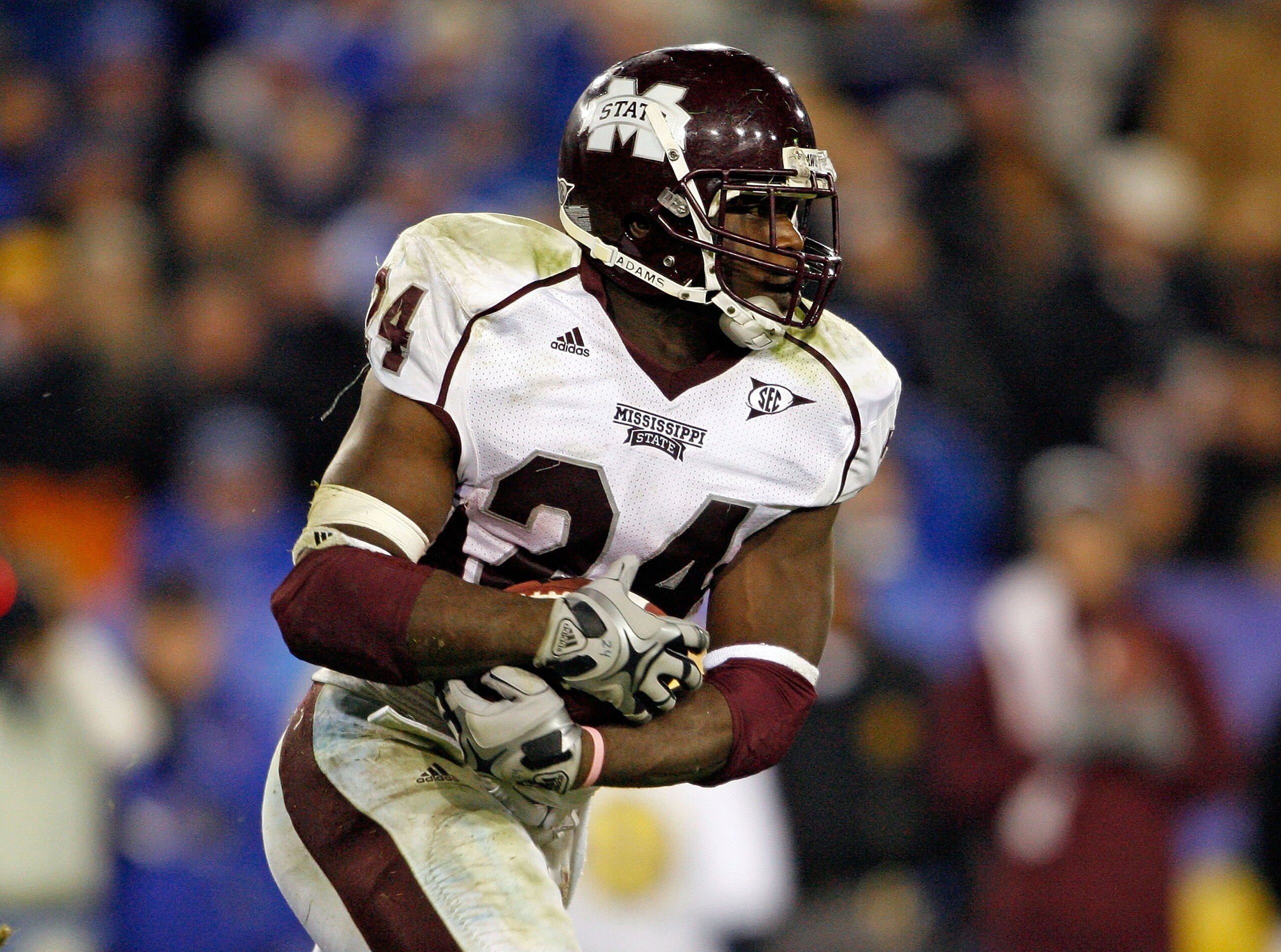 LEXINGTON, KY - OCTOBER 31:  Anthony Dixon #24 of  the Mississippi State Bulldogs runs with the ball during the SEC game against the Kentucky Wildcats  at Commonwealth Stadium on October 31, 2009 in Lexington, Kentucky.  (Photo by Andy Lyons/Getty Images)