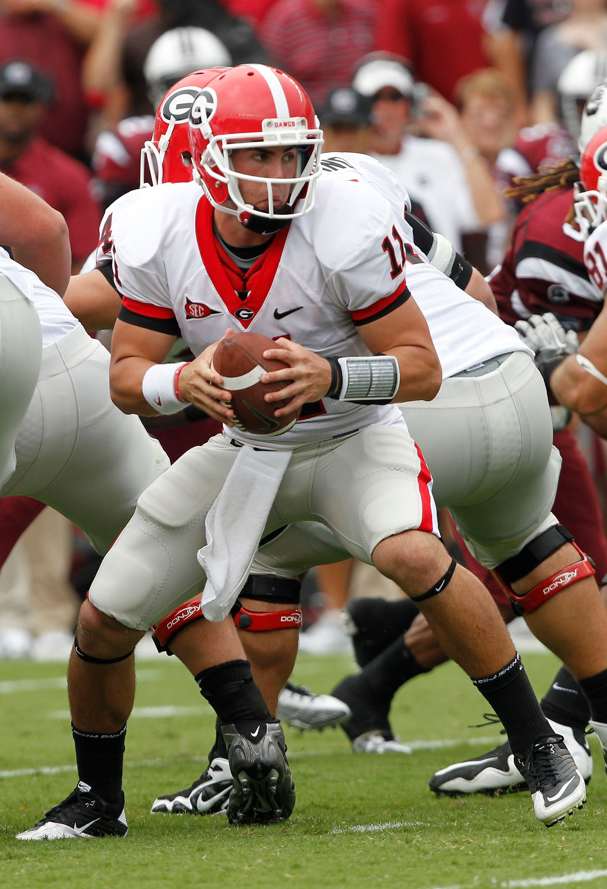 COLUMBIA, SC - SEPTEMBER 11:  Quarterback Aaron Murray #11 of the Georgia Bulldogs looks to hand off the ball during the game against the South Carolina Gamecocks at Williams-Brice Stadium on September 11, 2010 in Columbia, South Carolina.  The Gamecocks 