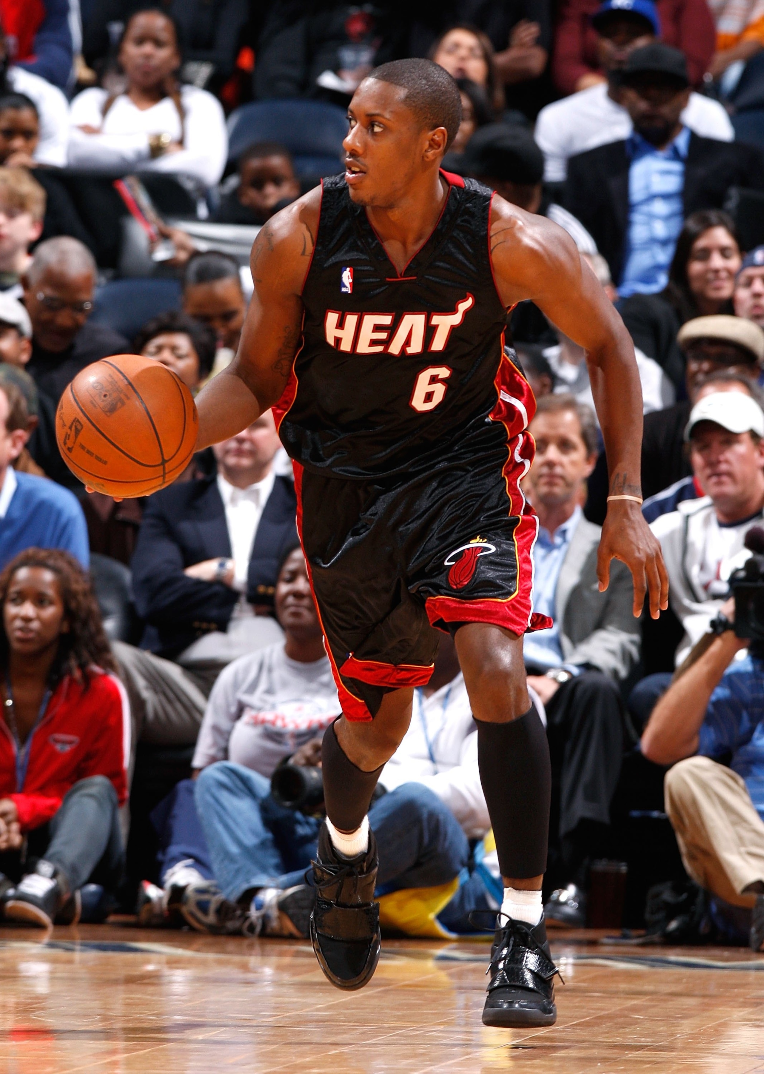 ATLANTA - NOVEMBER 18:  Mario Chalmers #6 of the Miami Heat against the Atlanta Hawks at Philips Arena on November 18, 2009 in Atlanta, Georgia.  (Photo by Kevin C. Cox/Getty Images)