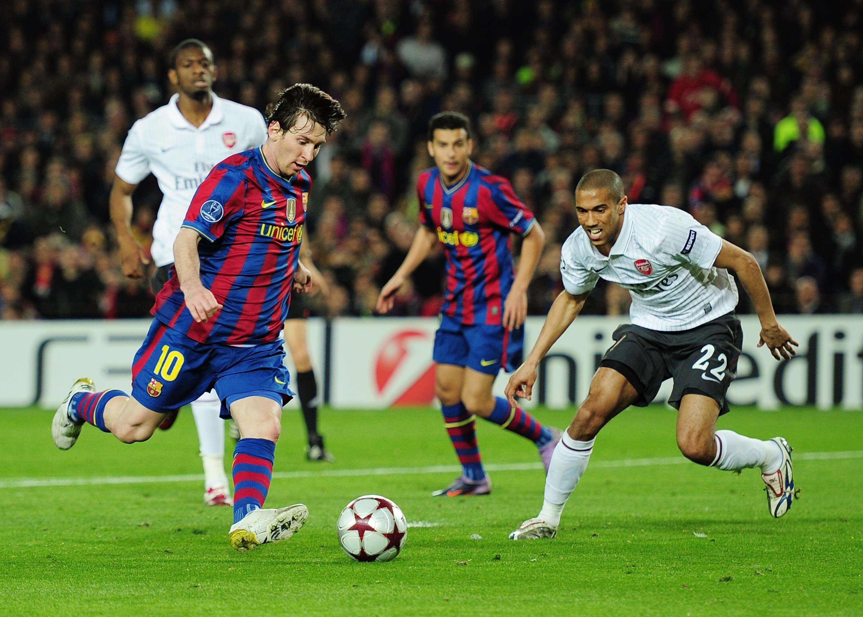 BARCELONA, SPAIN - APRIL 06:  Lionel Messi of Barcelona dribbles the ball before scoring his second goal during the UEFA Champions League quarter final second leg match between Barcelona and Arsenal at Camp Nou on April 6, 2010 in Barcelona, Spain.  (Phot