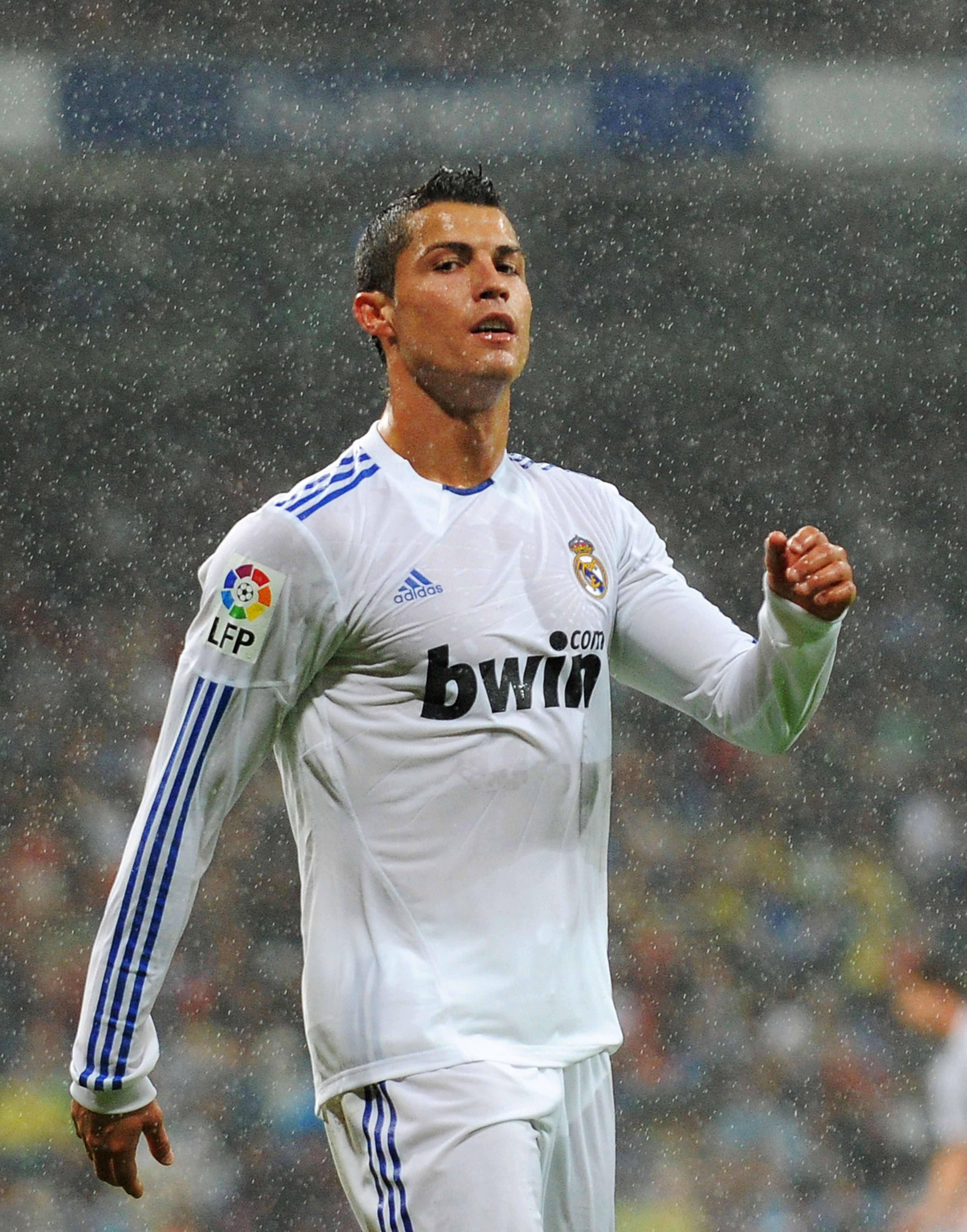 MADRID, SPAIN - OCTOBER 03: Cristiano Ronaldo of Real Madrid waits for corner kick to be taken during their La Liga match against Deportivo La Coruna at Estadio Santiago Bernabeu on October 3, 2010 in Madrid, Spain. (Photo by Denis Doyle/Getty Images) MADRID, SPAIN - OCTOBER 03: Cristiano Ronaldo of Real Madrid waits for corner kick to be taken during their La Liga match against Deportivo La Coruna at Estadio Santiago Bernabeu on October 3, 2010 in Madrid, Spain. (Photo by Denis Doyle/Getty Images)