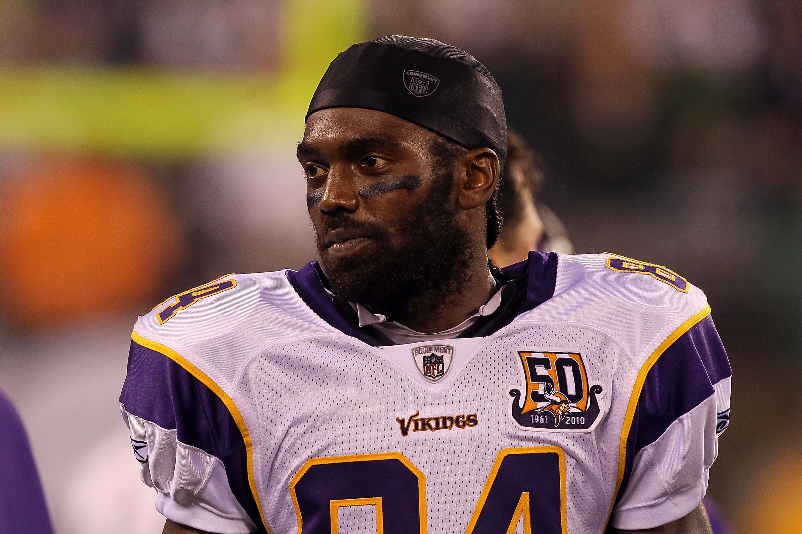 EAST RUTHERFORD, NJ - OCTOBER 11:  Randy Moss #84 of the Minnesota Vikings looks on against the New York Jets at New Meadowlands Stadium on October 11, 2010 in East Rutherford, New Jersey.  (Photo by Jim McIsaac/Getty Images)