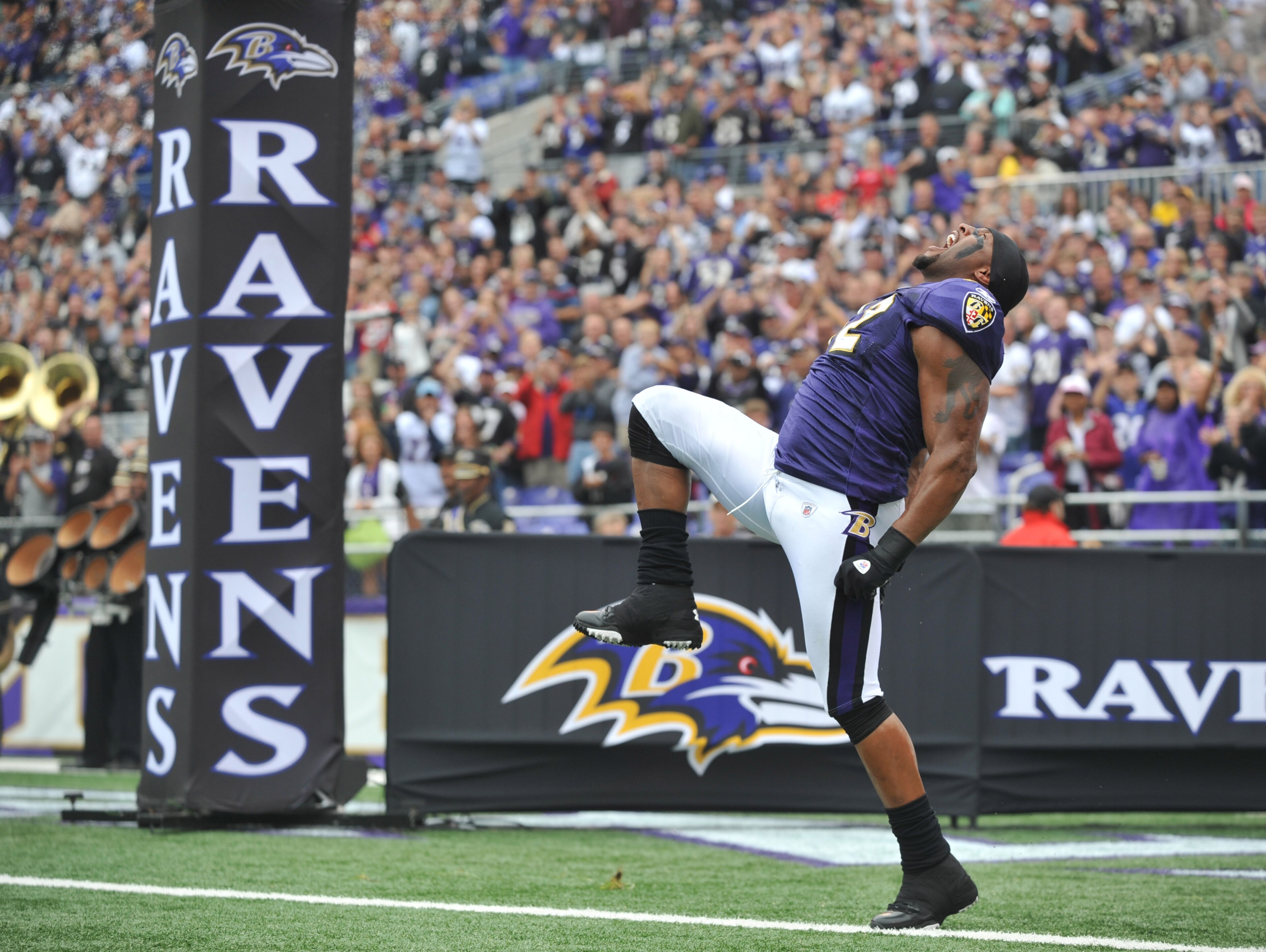 BALTIMORE - SEPTEMBER 26: Ray Lewis #52 of the Baltimore Ravens is introduced before the game against the Cleveland Browns at M&T Bank Stadium on September 26, 2010 in Baltimore, Maryland. The Ravens defeated the Browns 24-17. (Photo by Larry French/Get BALTIMORE - SEPTEMBER 26: Ray Lewis #52 of the Baltimore Ravens is introduced before the game against the Cleveland Browns at M&T Bank Stadium on September 26, 2010 in Baltimore, Maryland. The Ravens defeated the Browns 24-17. (Photo by Larry French/Get