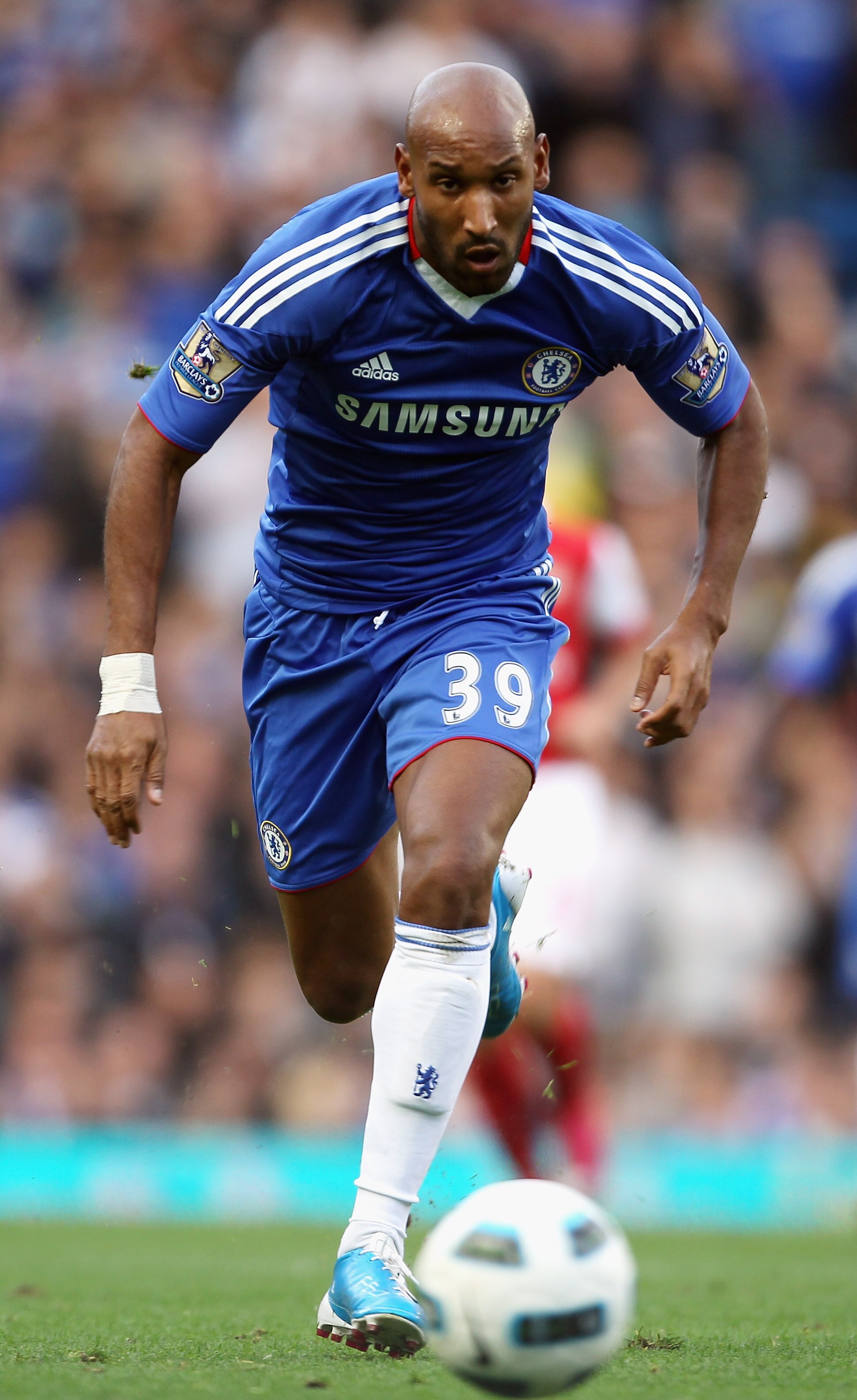 LONDON, ENGLAND - OCTOBER 03:  Nicolas Anelka of Chelsea in action during the Barclays Premier League match between Chelsea and Arsenal at Stamford Bridge on October 3, 2010 in London, England.  (Photo by Bryn Lennon/Getty Images)