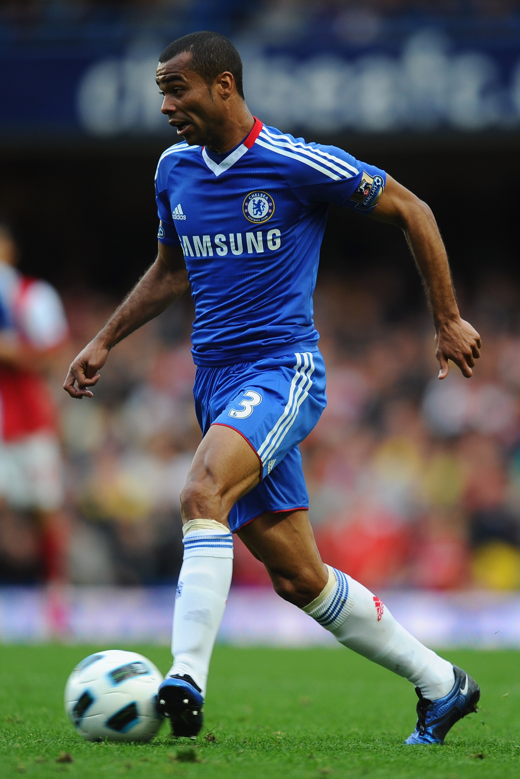 LONDON, ENGLAND - OCTOBER 03:  Ashley Cole of Chelsea in action during the Barclays Premier League match between Chelsea and Arsenal at Stamford Bridge on October 3, 2010 in London, England.  (Photo by Mike Hewitt/Getty Images)