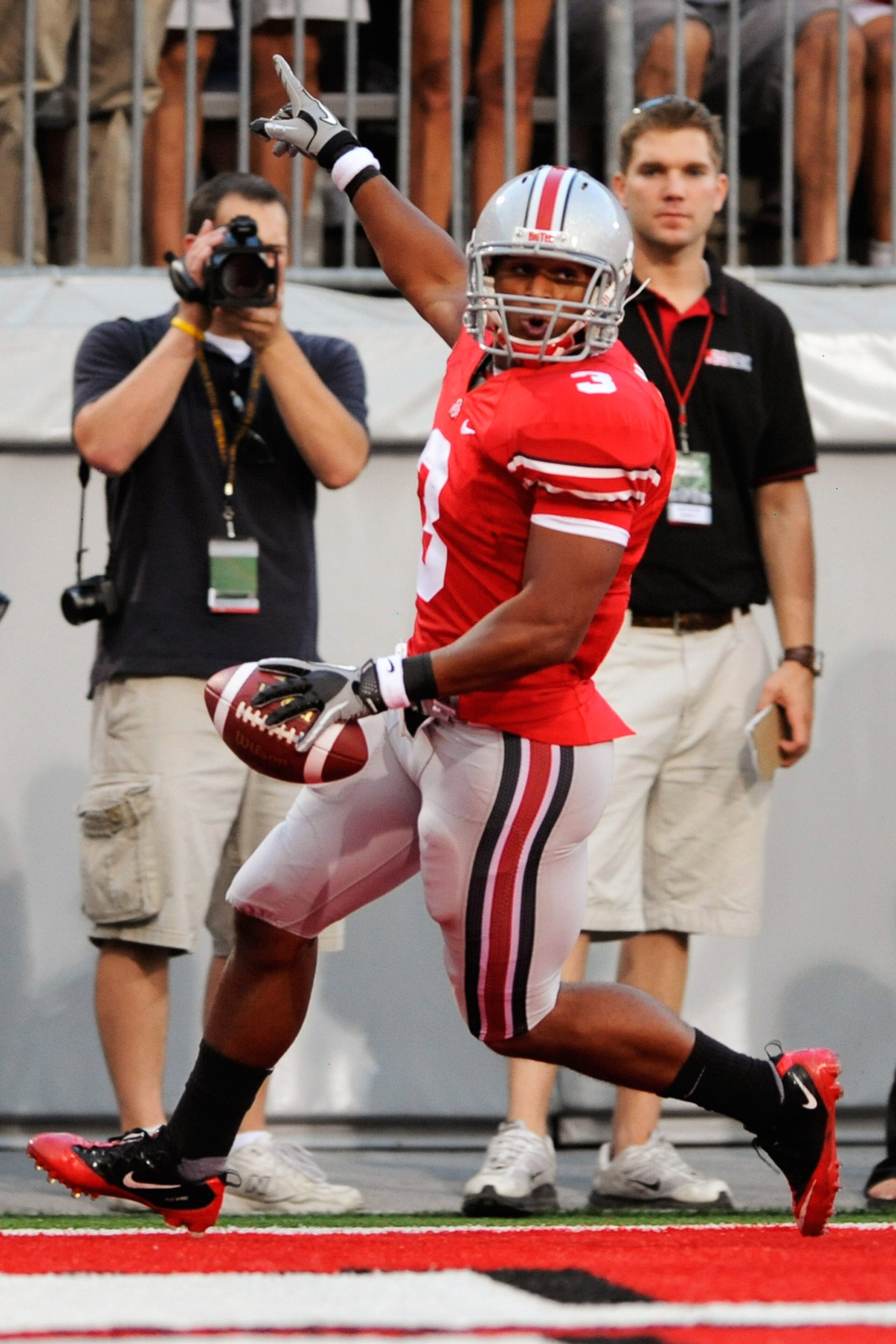 COLUMBUS, OH - SEPTEMBER 2: Brandon Saine #3 of the Ohio State Buckeyes celebrates the first of his two first half touchdown runs against the Marshall Thundering Herd at Ohio Stadium on September 2, 2010 in Columbus, Ohio. (Photo by Jamie Sabau/Getty Im COLUMBUS, OH - SEPTEMBER 2: Brandon Saine #3 of the Ohio State Buckeyes celebrates the first of his two first half touchdown runs against the Marshall Thundering Herd at Ohio Stadium on September 2, 2010 in Columbus, Ohio. (Photo by Jamie Sabau/Getty Im