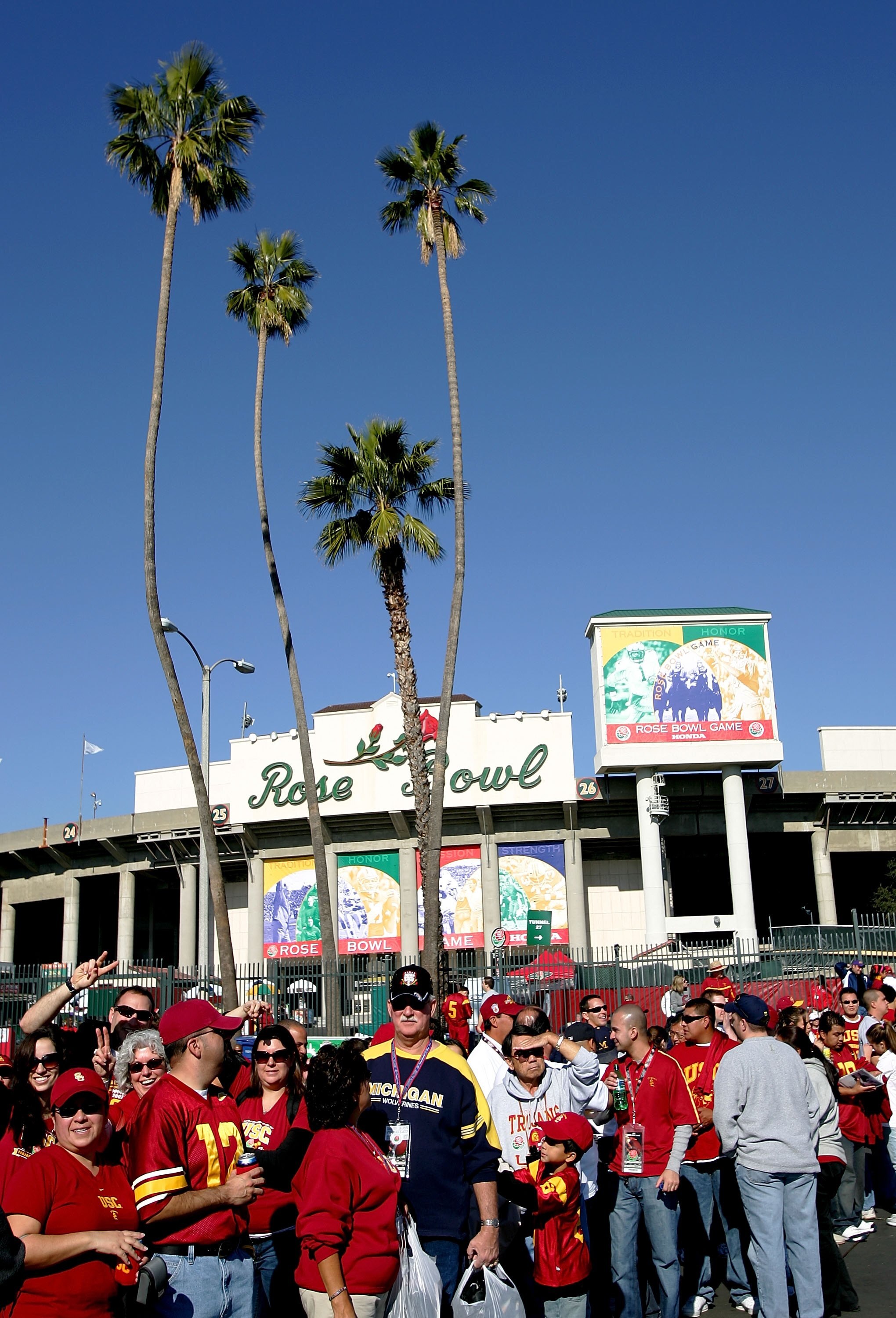 PASADENA, CA - JANUARY 01:  Fans gather in front of the entrance to the Rose Bowl prior to the game between the Michigan Wolverines and the USC Trojans on January 1, 2007 at the Rose Bowl in Pasadena, California.  (Photo by Harry How/Getty Images)