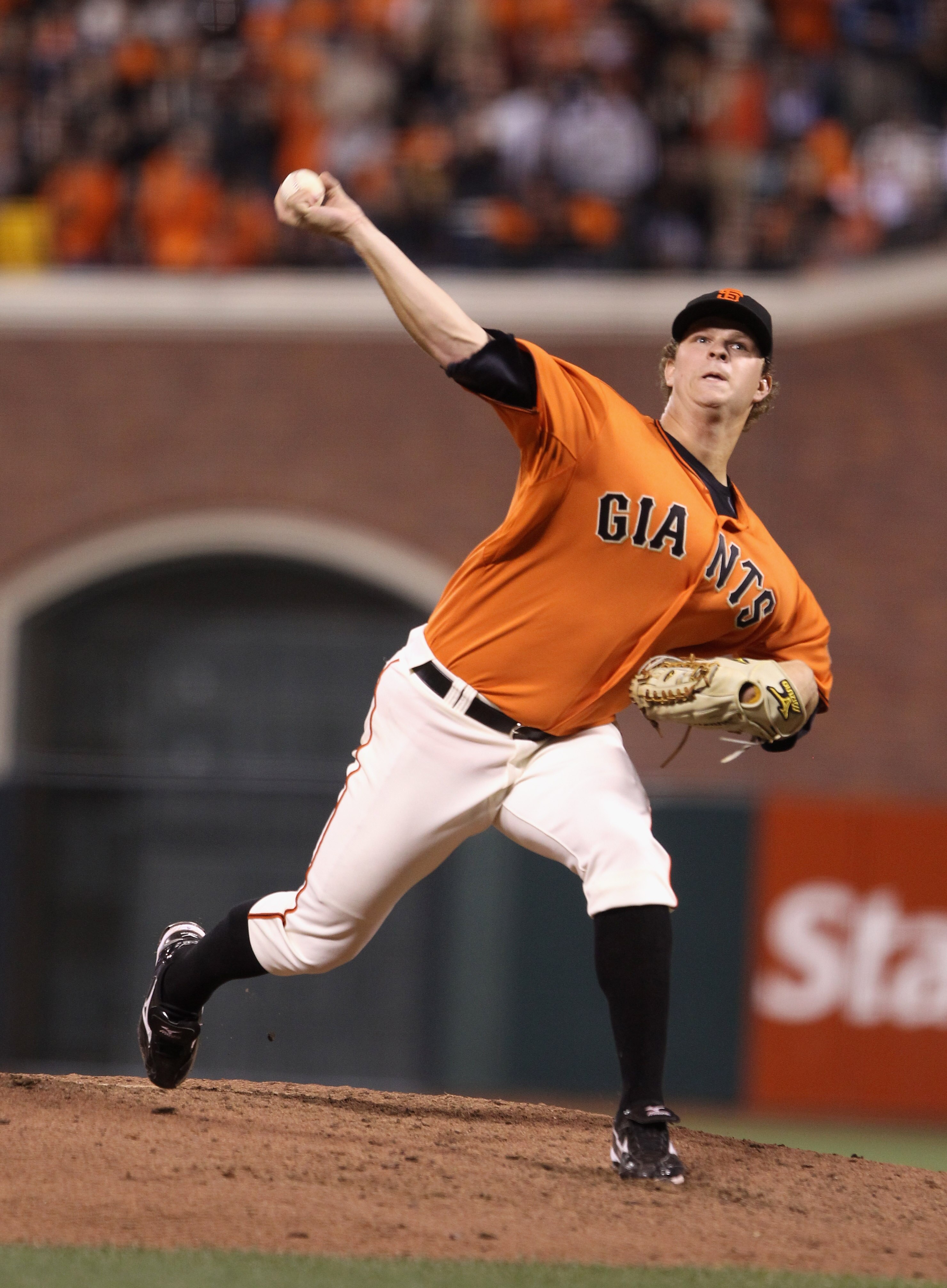 SAN FRANCISCO - OCTOBER 08:  Matt Cain #18 of the San Francisco Giants pitches against the Atlanta Braves in game 2 of the NLDS at AT&T Park on October 8, 2010 in San Francisco, California.  (Photo by Ezra Shaw/Getty Images)