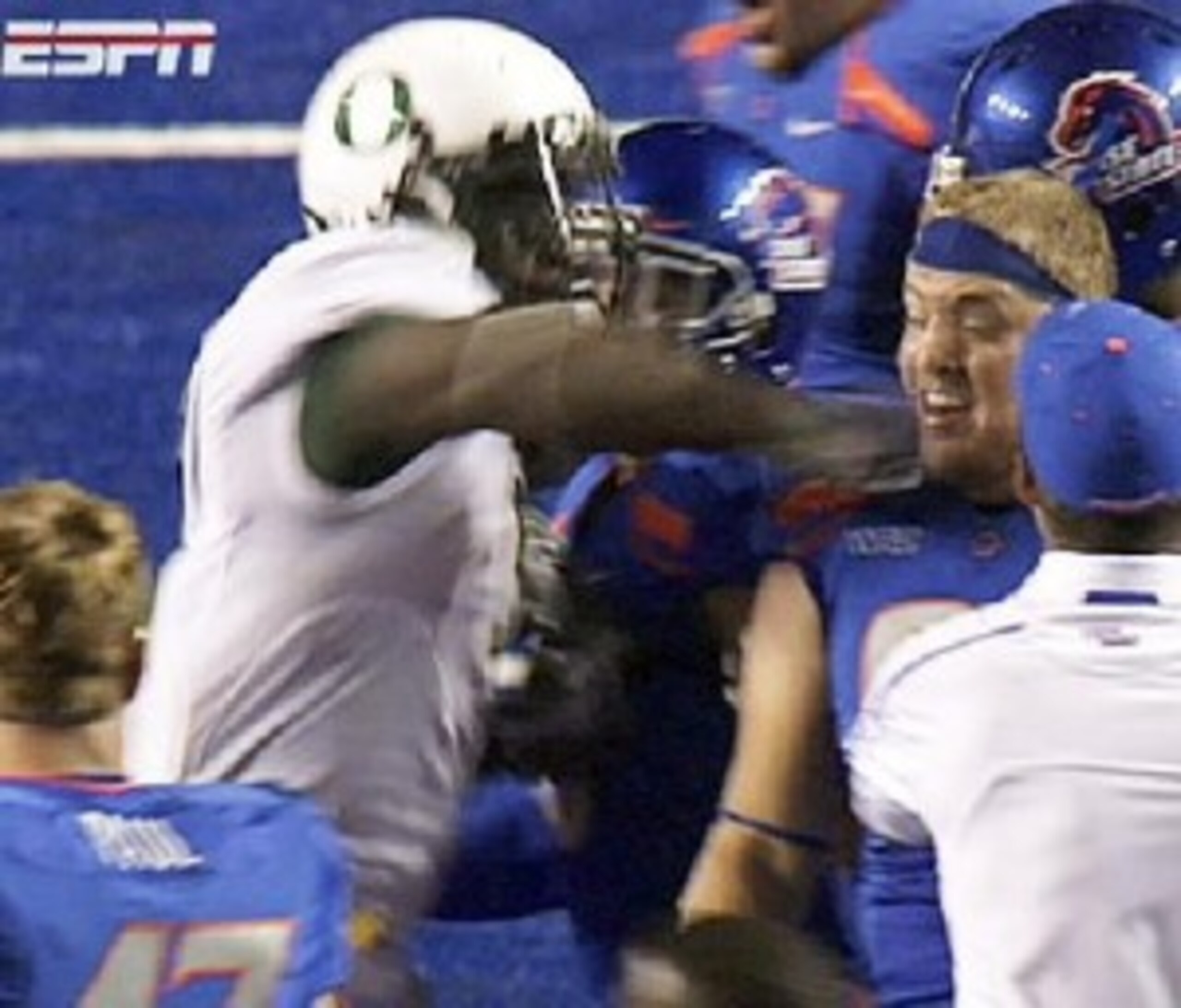 Blount throwing his famous punch from the game against Boise State last year. Not bad form.