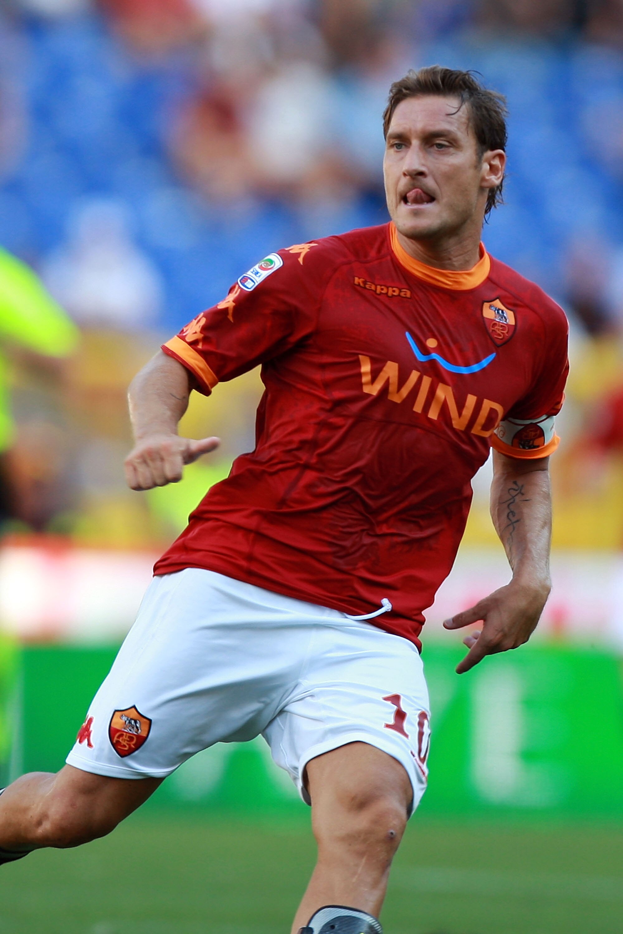 ROME - SEPTEMBER 19:  Francesco Totti of AS Roma in action during the Serie A match between AS Roma and Bologna FC at Stadio Olimpico on September 19, 2010 in Rome, Italy.  (Photo by Paolo Bruno/Getty Images)