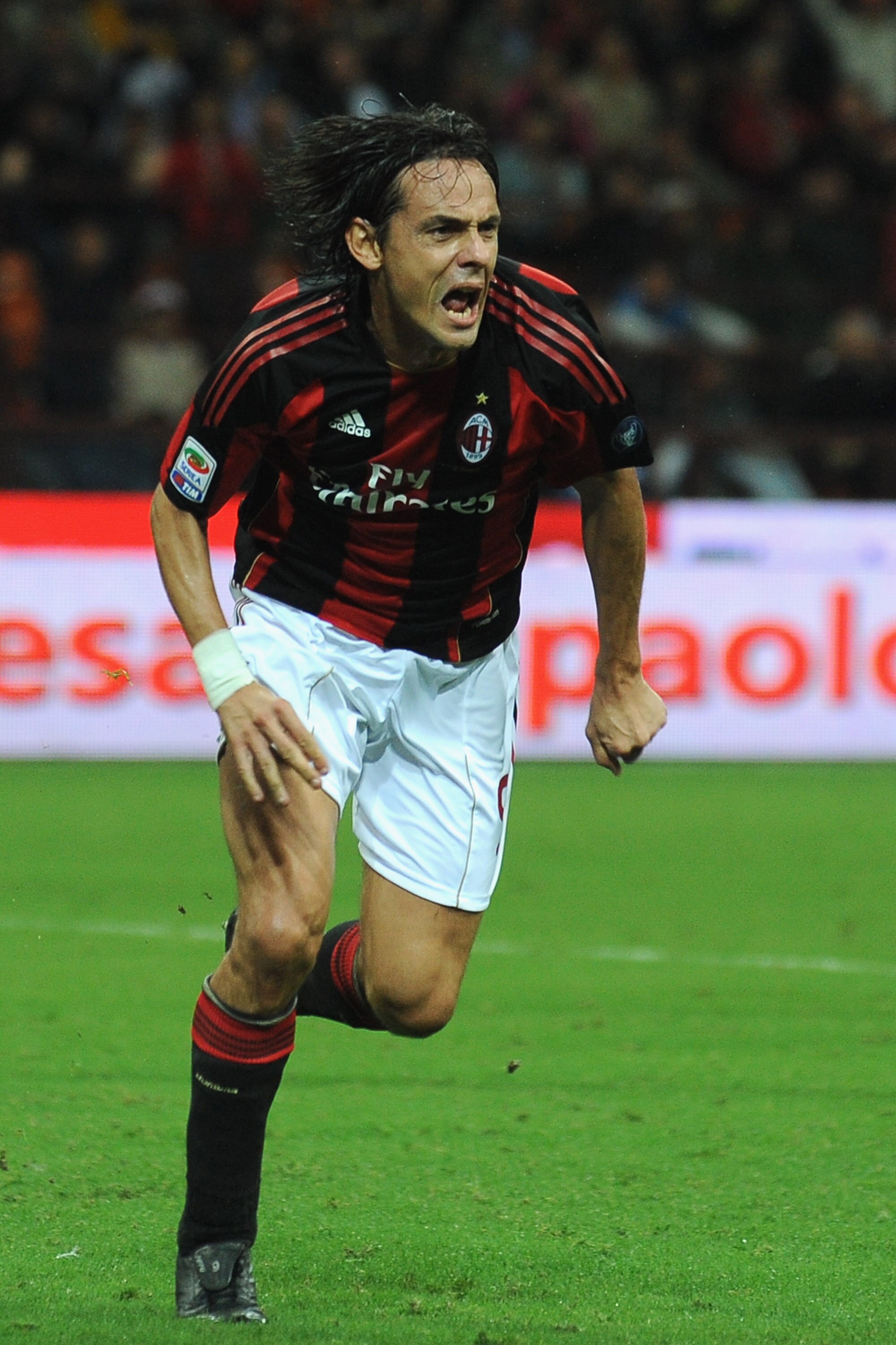 MILAN, ITALY - SEPTEMBER 18:  Filippo Inzaghi of AC Milan celebrates his goal during the Serie A match between AC Milan and Catania Calcio at Stadio Giuseppe Meazza on September 18, 2010 in Milan, Italy.  (Photo by Valerio Pennicino/Getty Images)