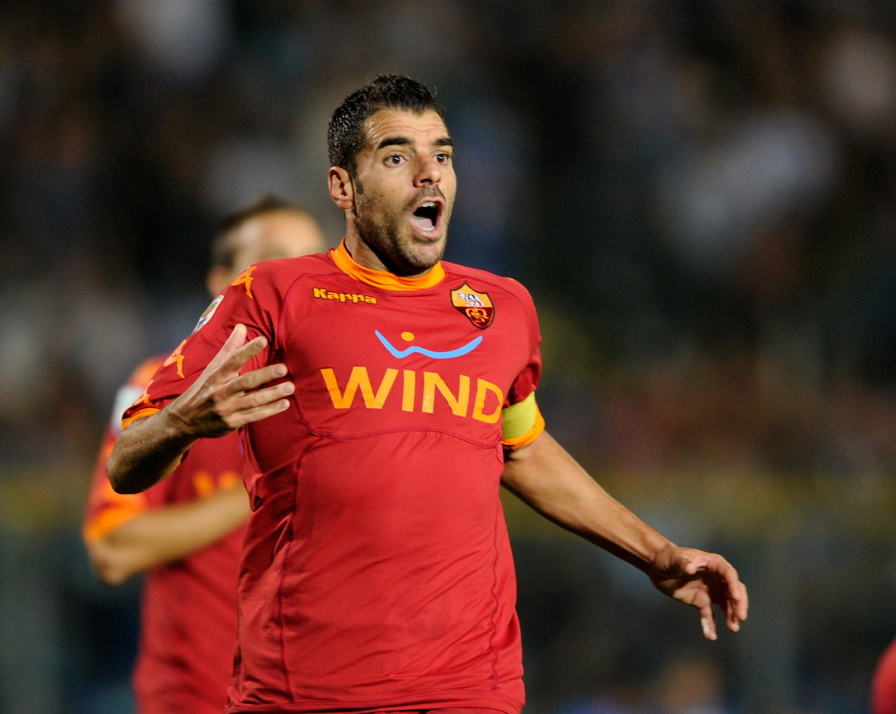 BRESCIA, ITALY - SEPTEMBER 22: Simone Perrotta of AS Roma during the Serie A match between Brescia and Roma at Mario Rigamonti Stadium on September 22, 2010 in Brescia, Italy. (Photo by Claudio Villa/Getty Images)