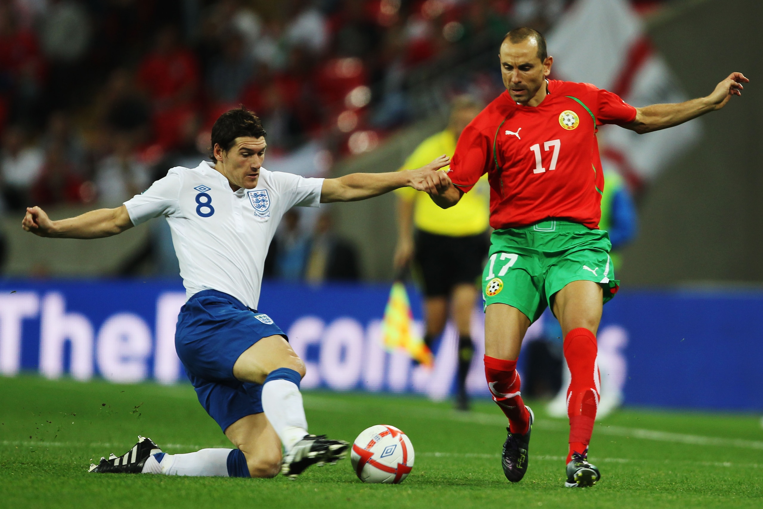 LONDON, ENGLAND - SEPTEMBER 03:  Gareth Barry (L) of England tackles Martin Petrov (R) of Bulgaria during the UEFA EURO 2012 Group G Qualifying match between England and Bulgaria at Wembley Stadium on September 3, 2010 in London, England.  (Photo by Bryn 