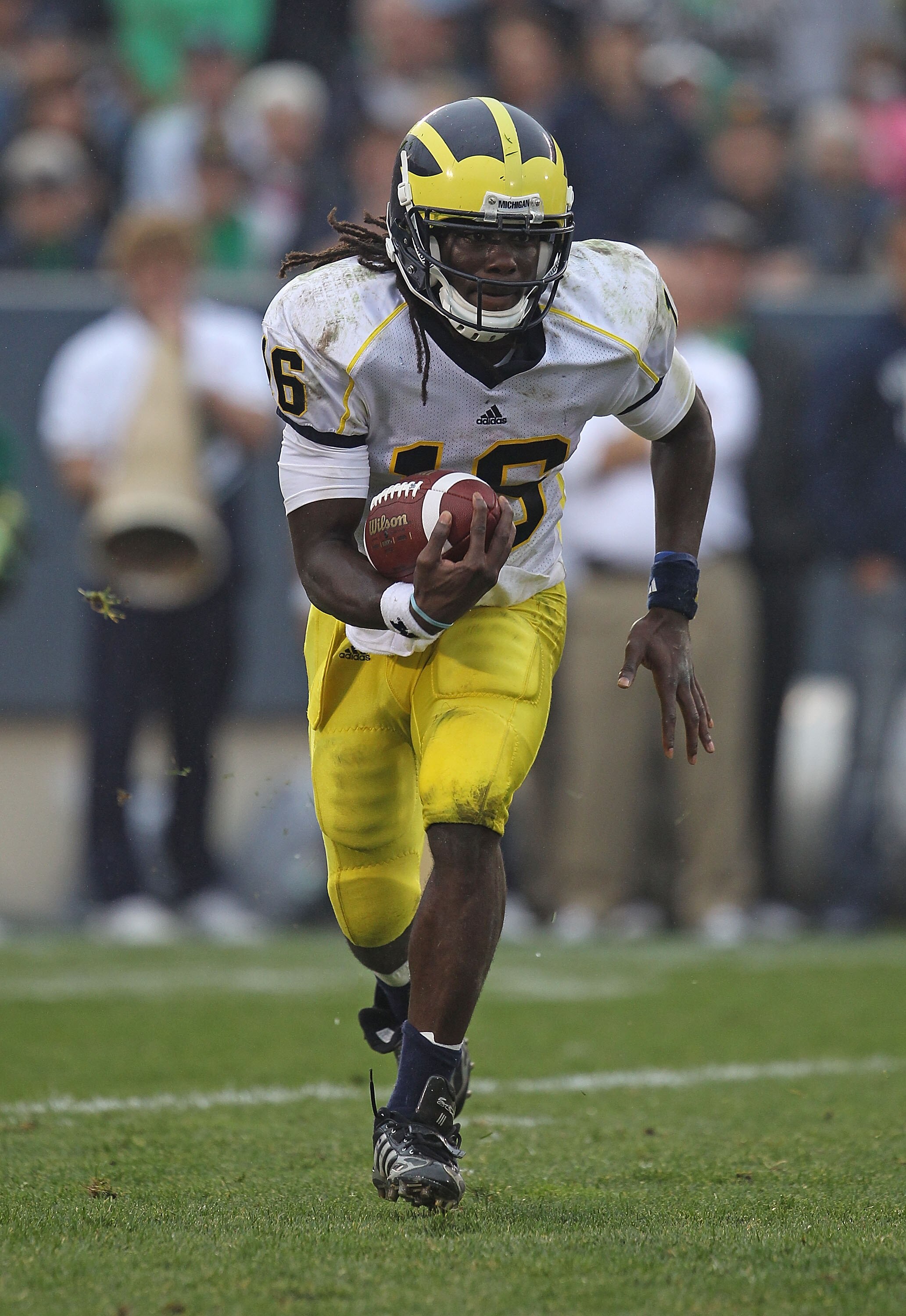 SOUTH BEND, IN - SEPTEMBER 11: Denard Robinson #16 of the Michigan Wolverines runs against the Notre Dame Fighting Irish at Notre Dame Stadium on September 11, 2010 in South Bend, Indiana. Michigan defeated Notre Dame 28-24. (Photo by Jonathan Daniel/Gett
