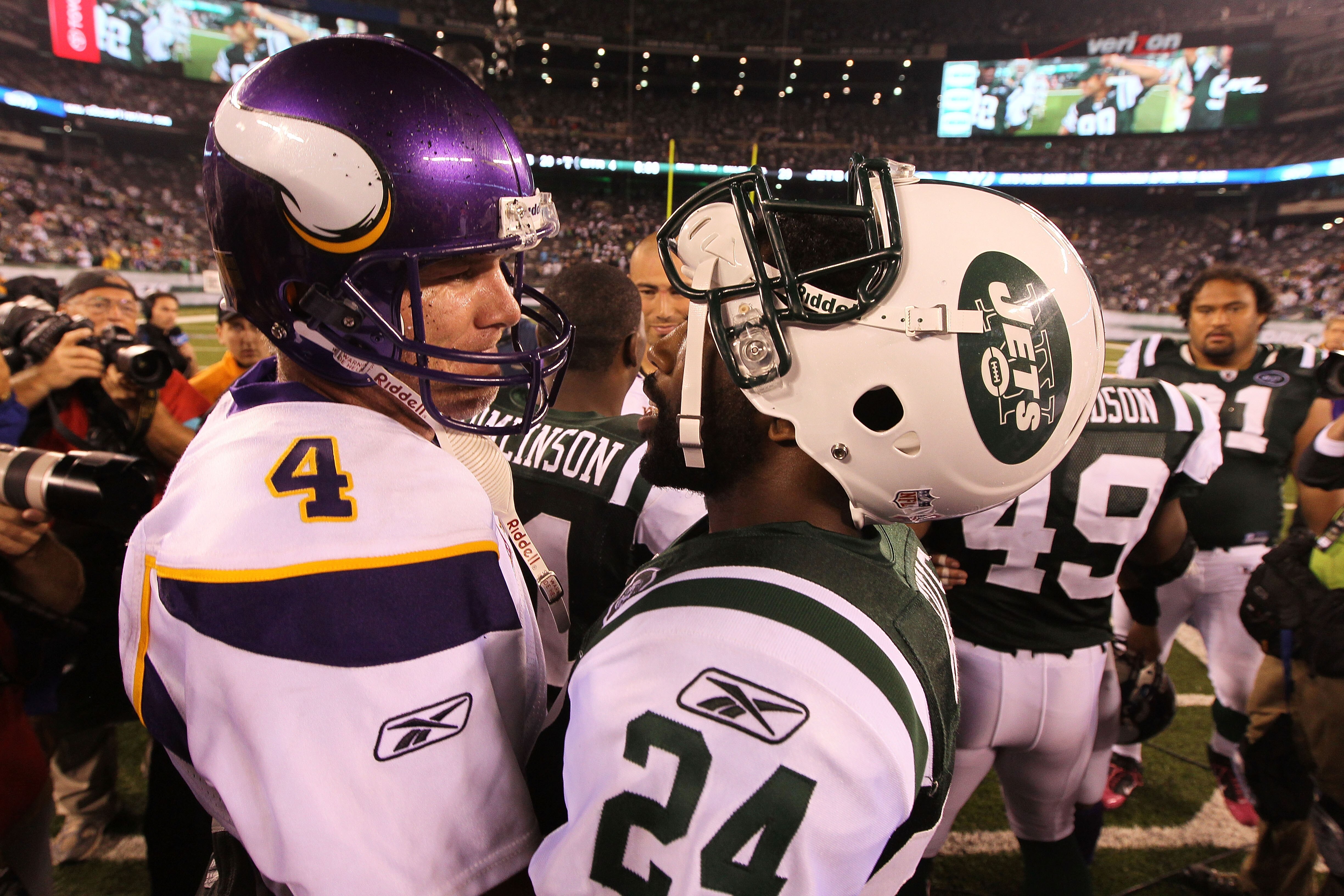 EAST RUTHERFORD, NJ - OCTOBER 11:  Brett Favre #4 of the Minnesota Vikings congratulates Darrelle Revis #24 of the New York Jets won 29-20 at New Meadowlands Stadium on October 11, 2010 in East Rutherford, New Jersey.  (Photo by Jim McIsaac/Getty Images)